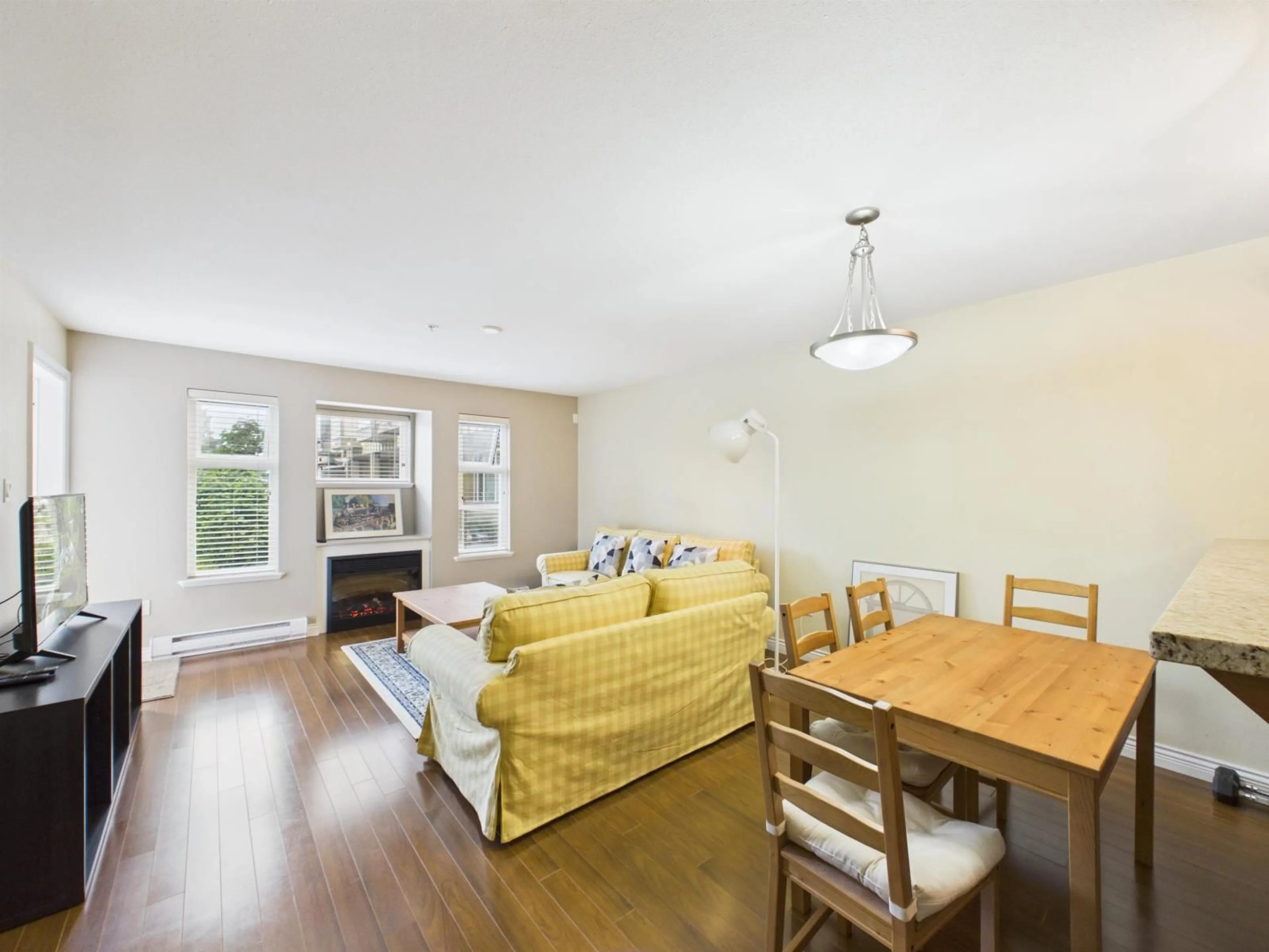 Living room with furniture, wood/laminate floor for 202 - 10289 133 STREET, Surrey British Columbia V3T0B1
