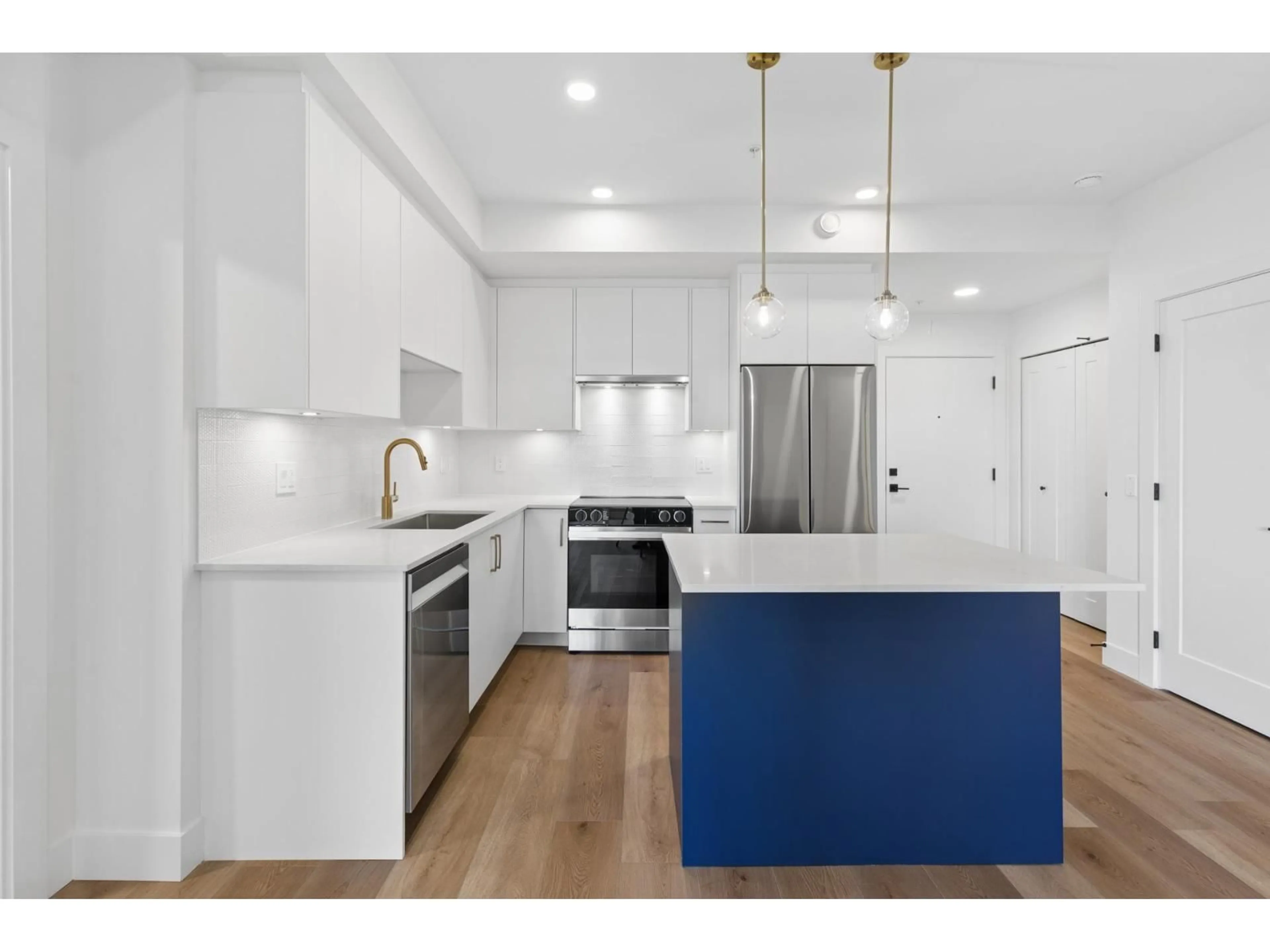 Open concept kitchen, unknown for 101 - 20286 72B AVENUE, Langley British Columbia V2Y1T2