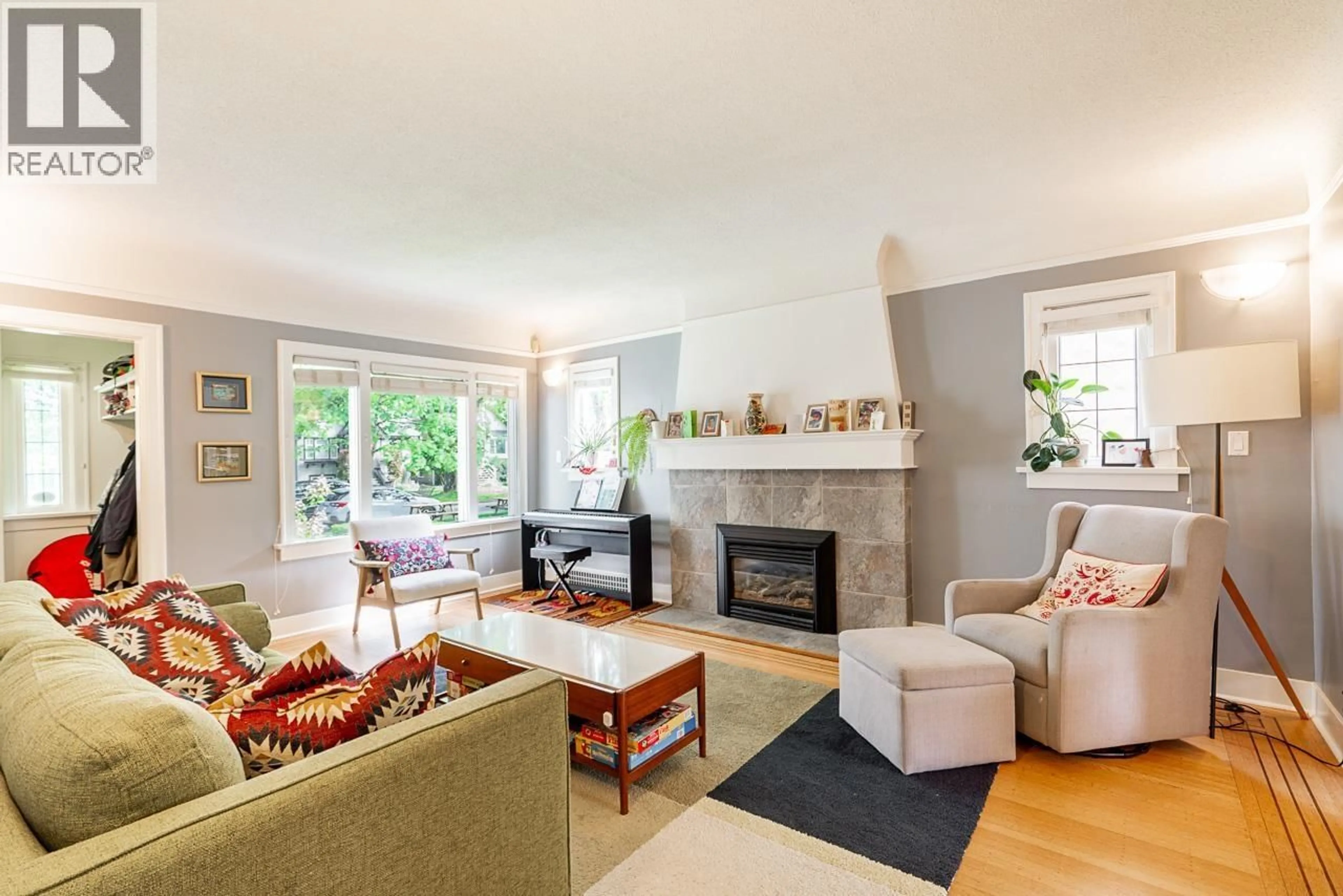 Living room with furniture, unknown for 242 21ST AVENUE, Vancouver British Columbia V5Y2E5