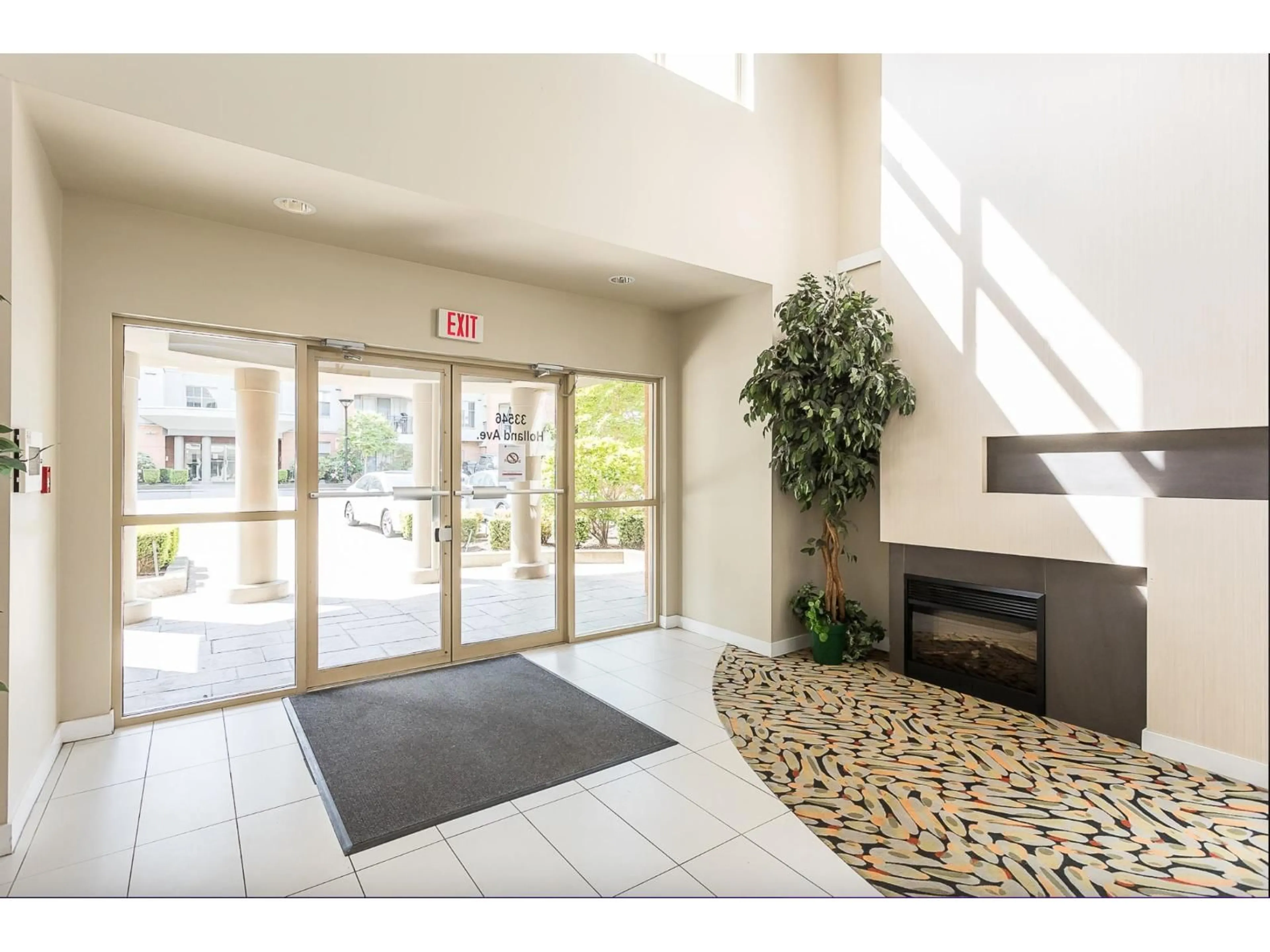 Indoor foyer for 301 - 33546 HOLLAND AVENUE, Abbotsford British Columbia V2S0C1
