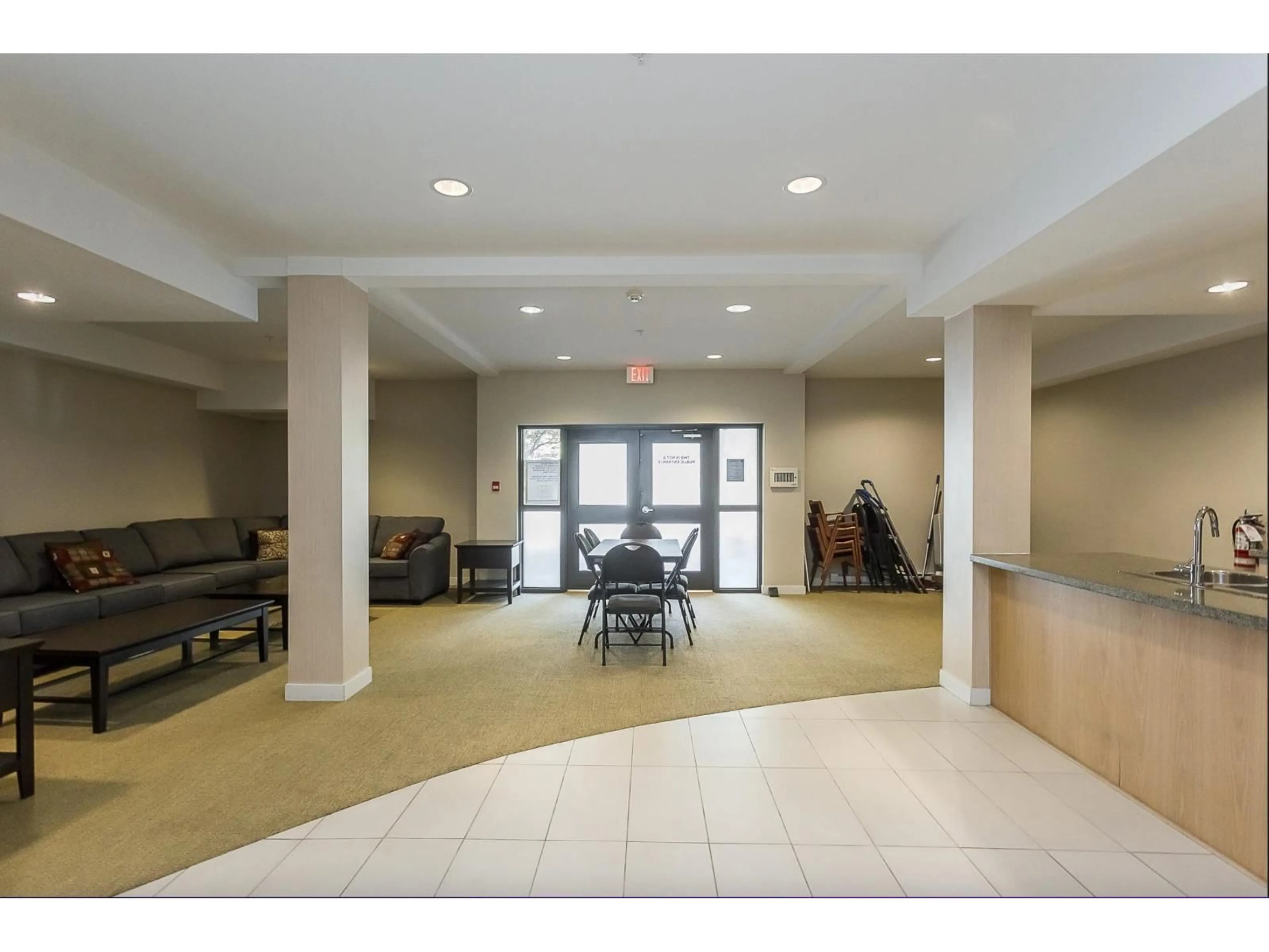Indoor foyer for 301 - 33546 HOLLAND AVENUE, Abbotsford British Columbia V2S0C1