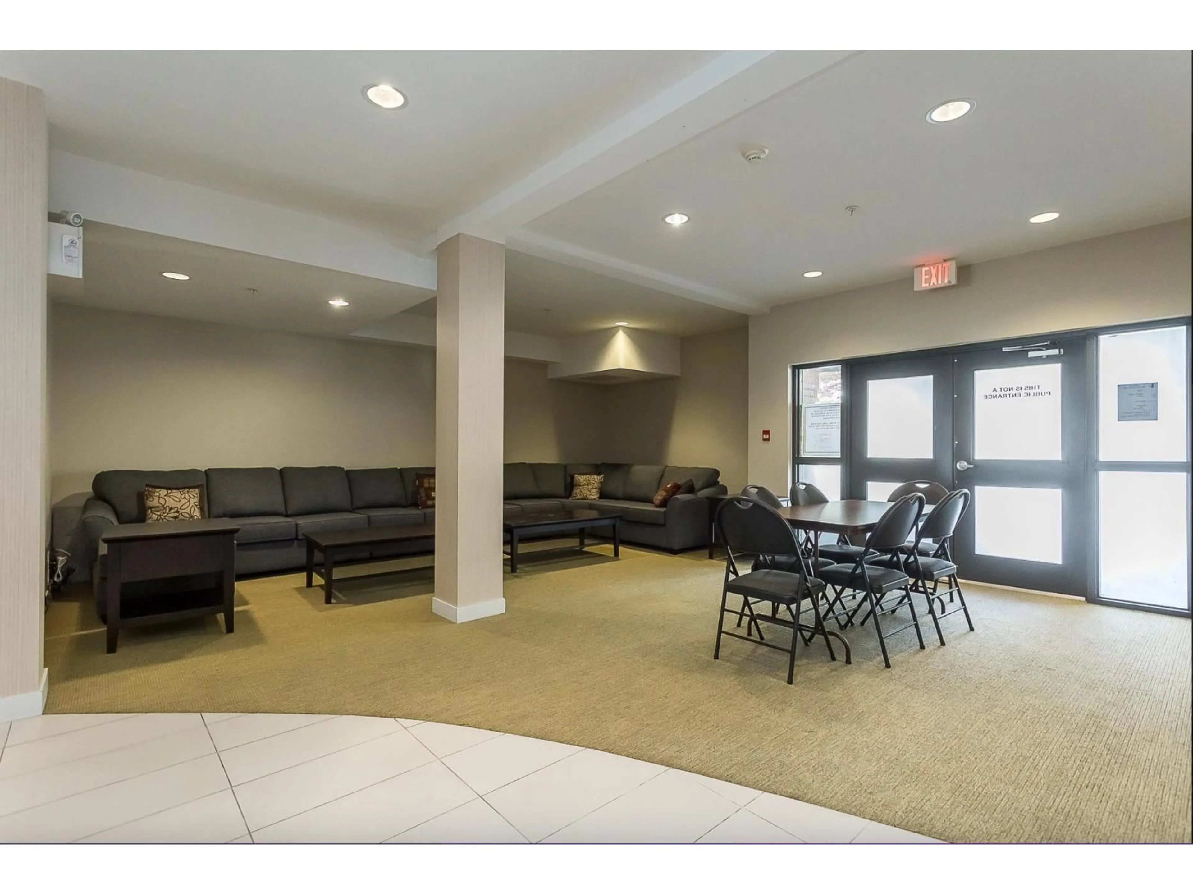 Indoor foyer for 301 - 33546 HOLLAND AVENUE, Abbotsford British Columbia V2S0C1