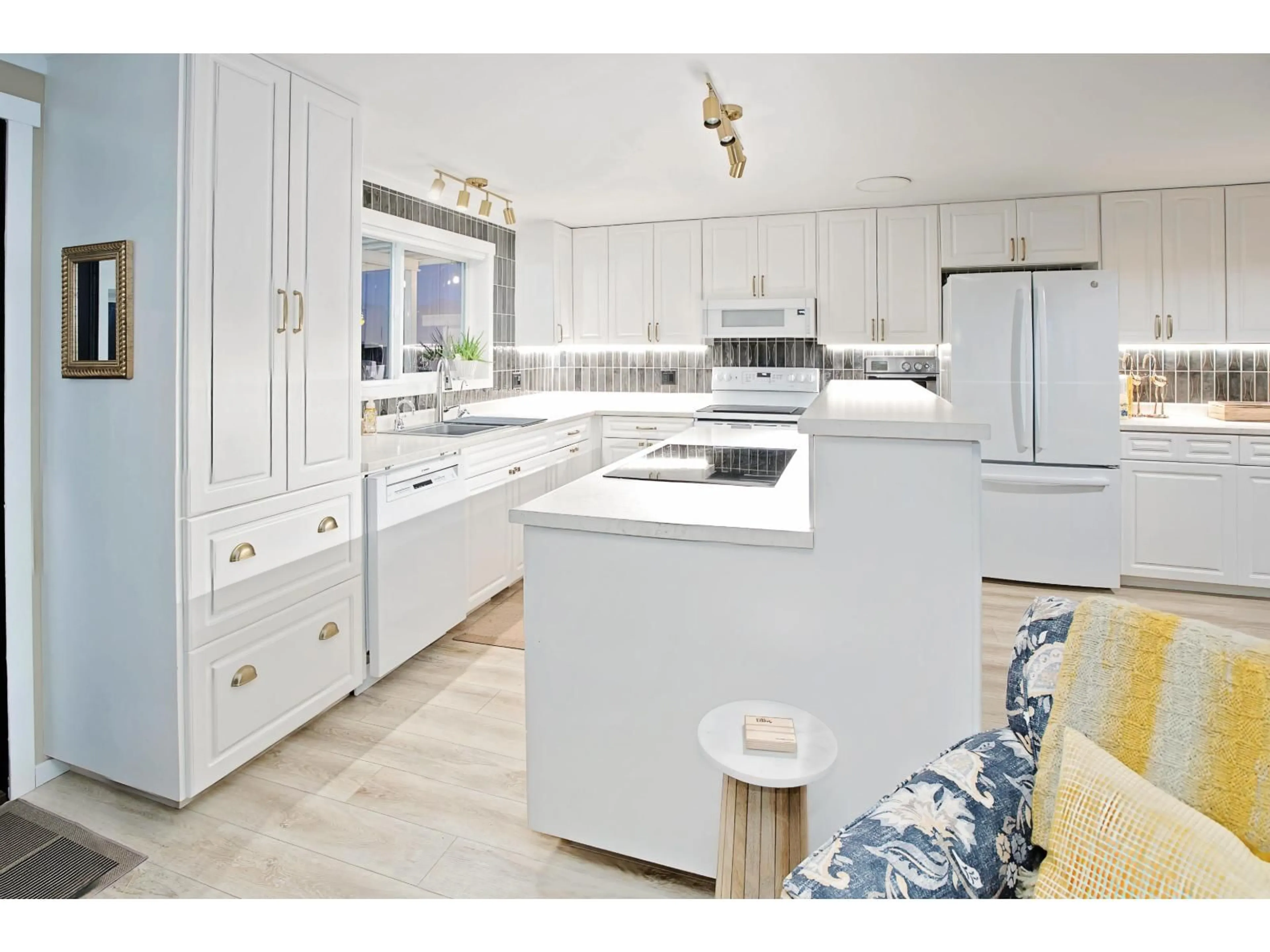 Open concept kitchen, unknown for 62 - 41168 LOUGHEED HIGHWAY, Mission British Columbia V0M1G0