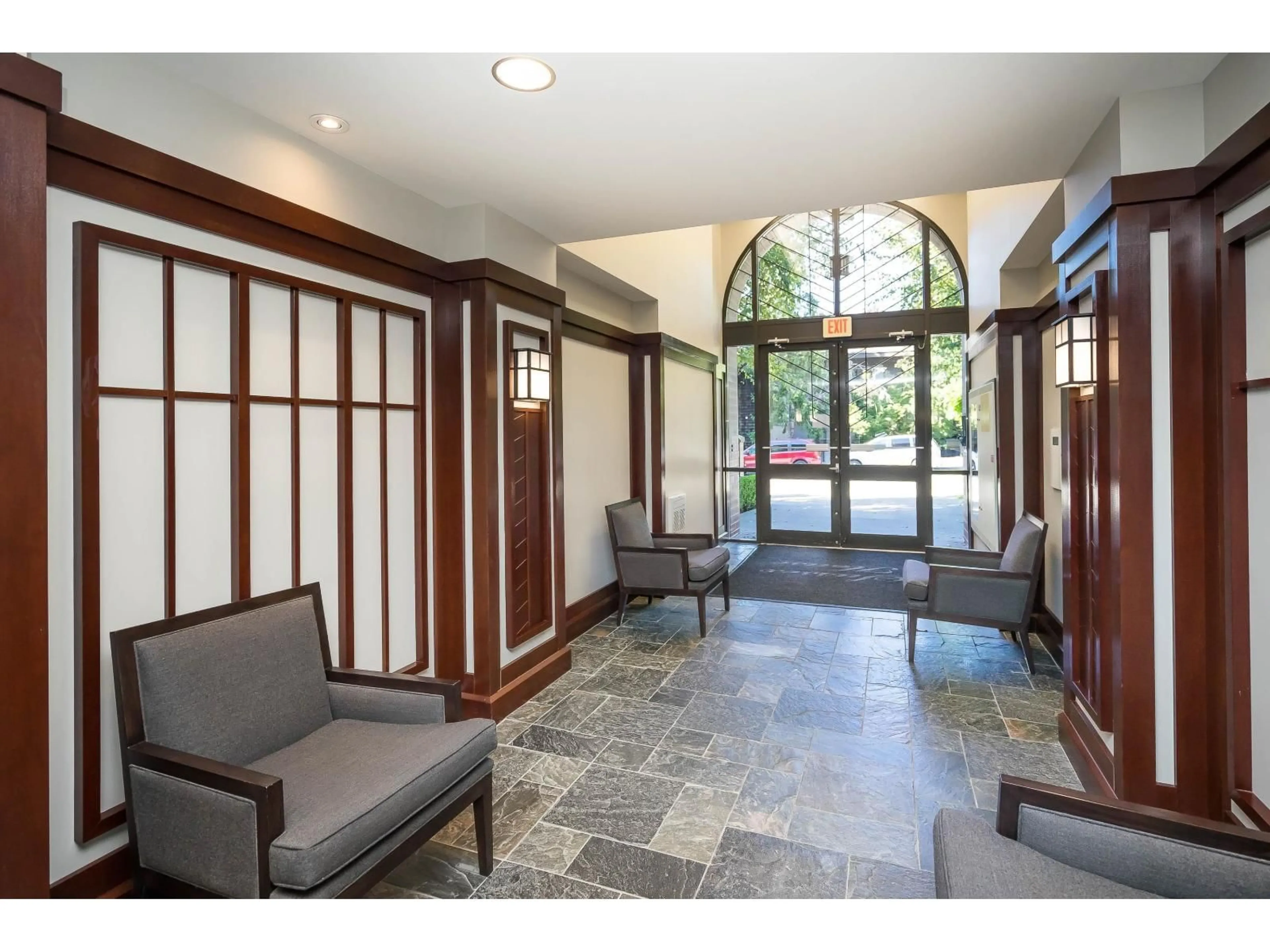 Unknown for 301 - 1580 MARTIN STREET, White Rock British Columbia V4B5M3