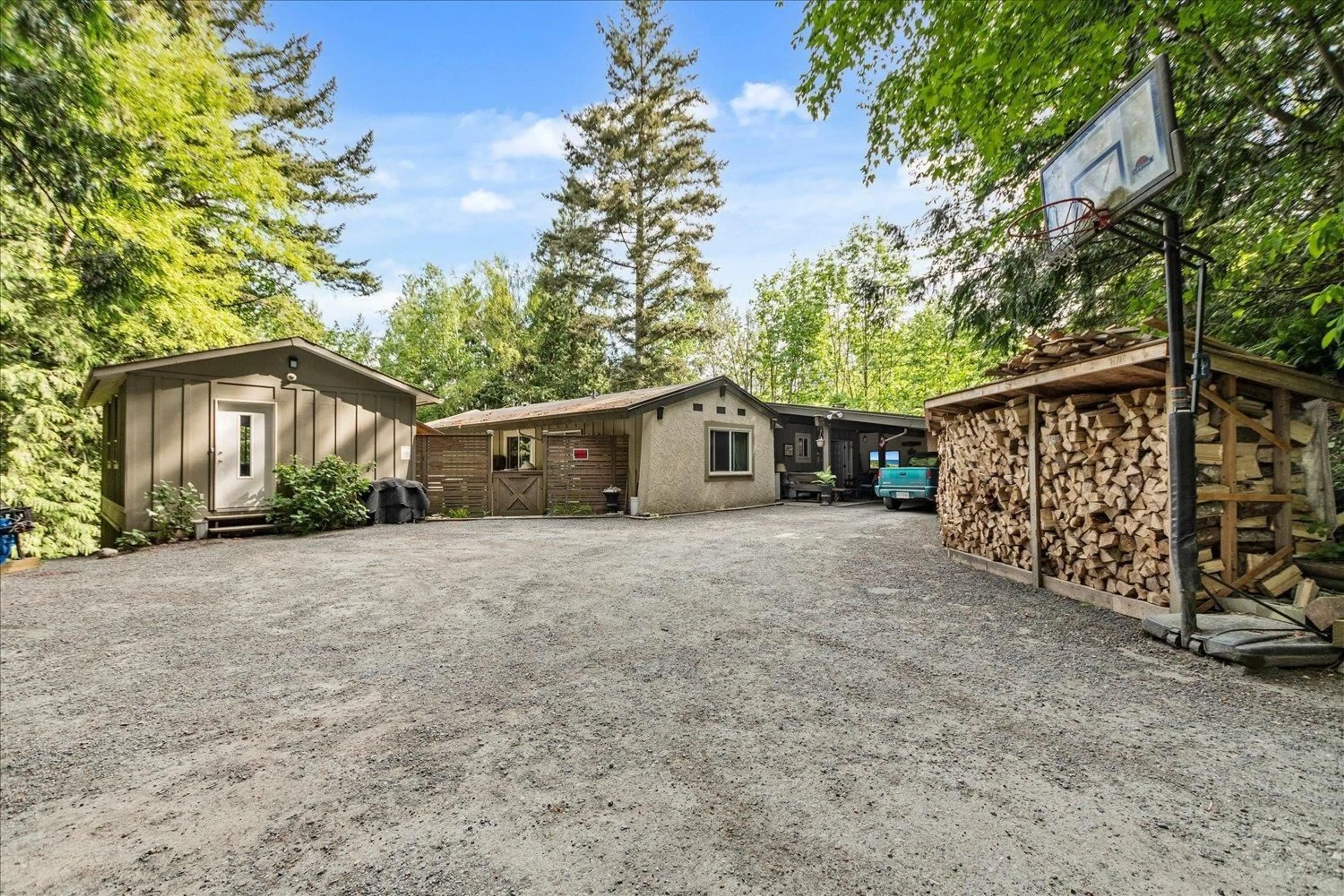 A pic from outside/outdoor area/front of a property/back of a property/a pic from drone, street for 46675 EXTROM ROAD, Chilliwack British Columbia V2R4V1