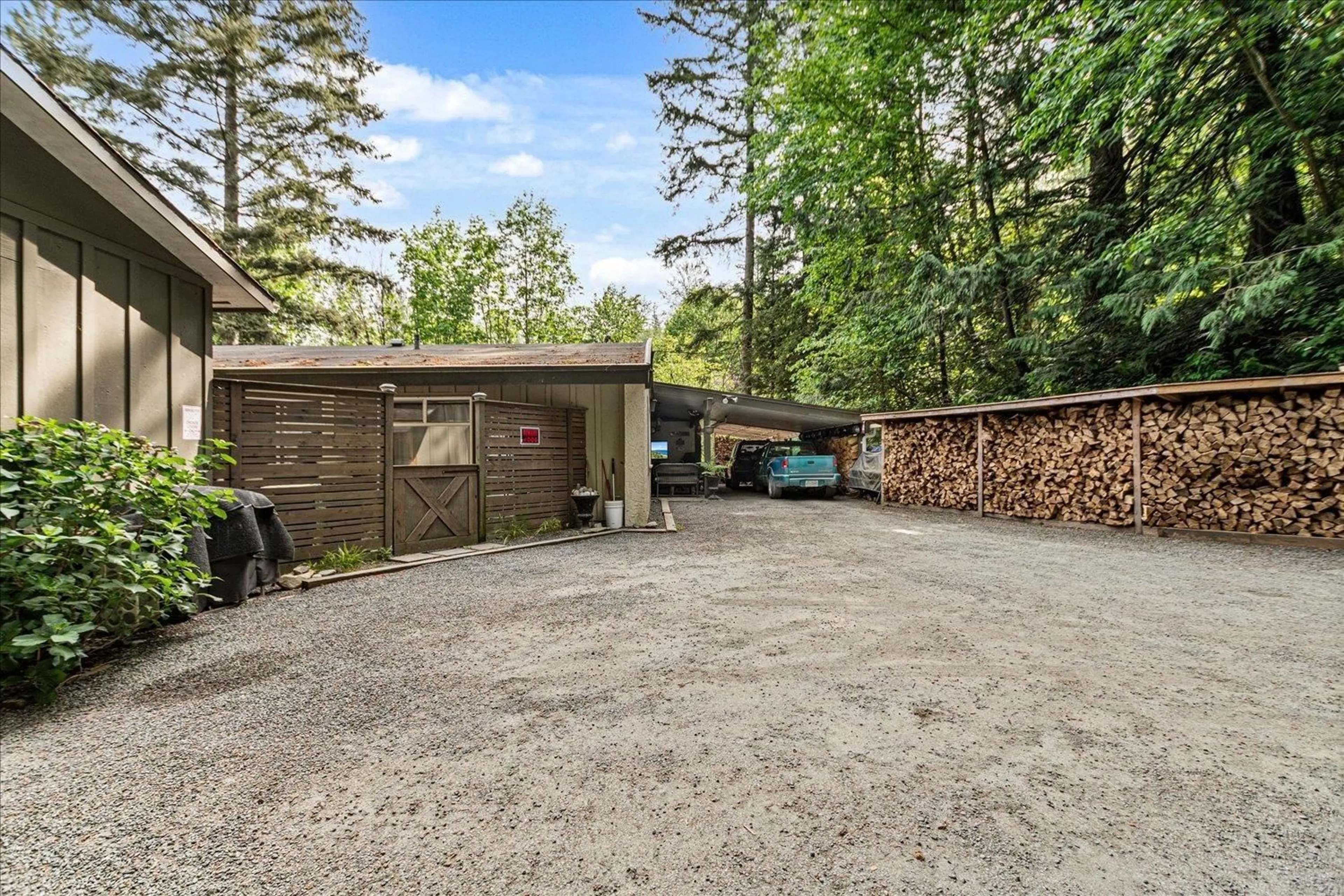 A pic from outside/outdoor area/front of a property/back of a property/a pic from drone, street for 46675 EXTROM ROAD, Chilliwack British Columbia V2R4V1