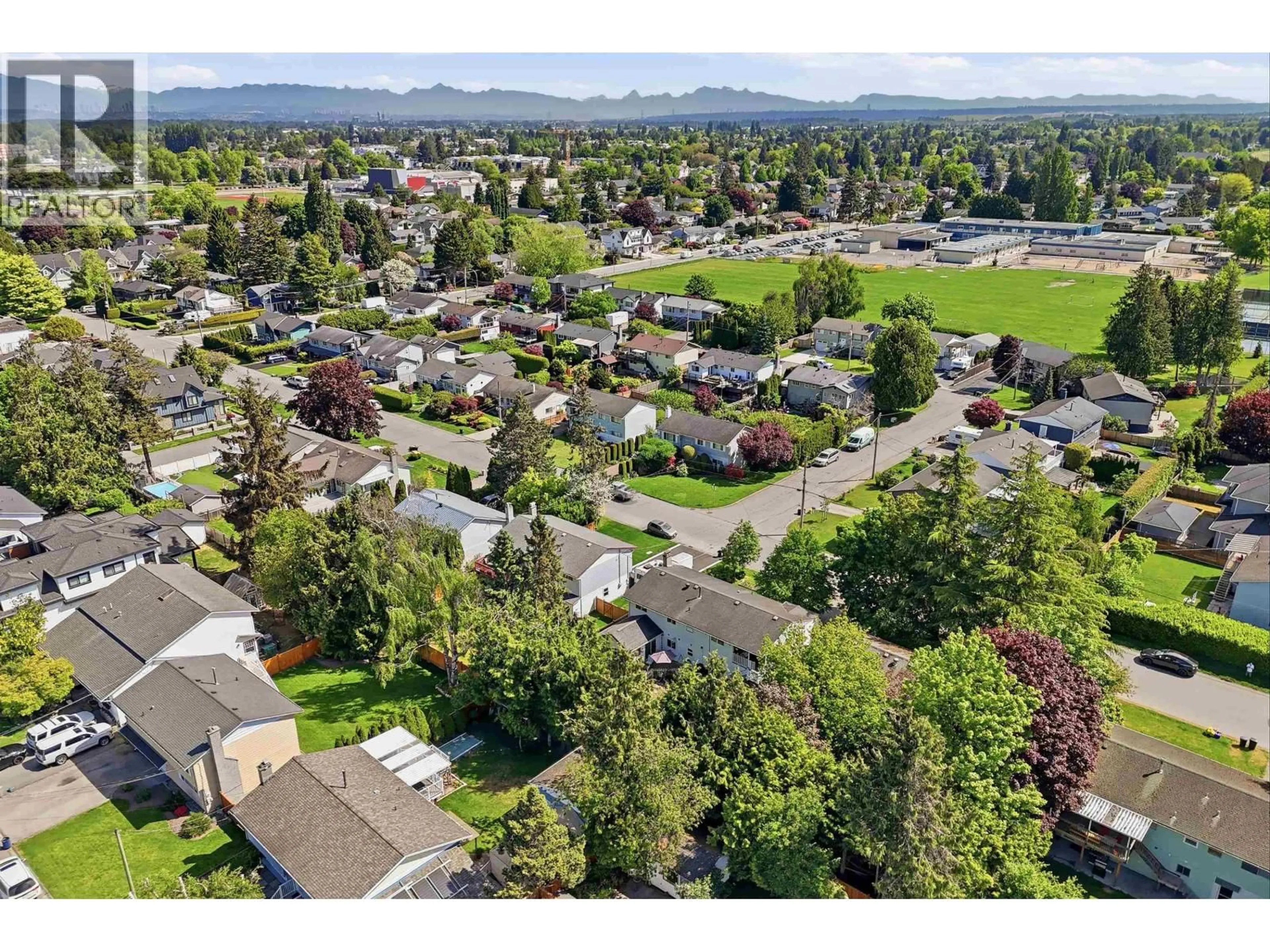 A pic from outside/outdoor area/front of a property/back of a property/a pic from drone, mountain view for 4283 48B STREET, Delta British Columbia V4K2R3