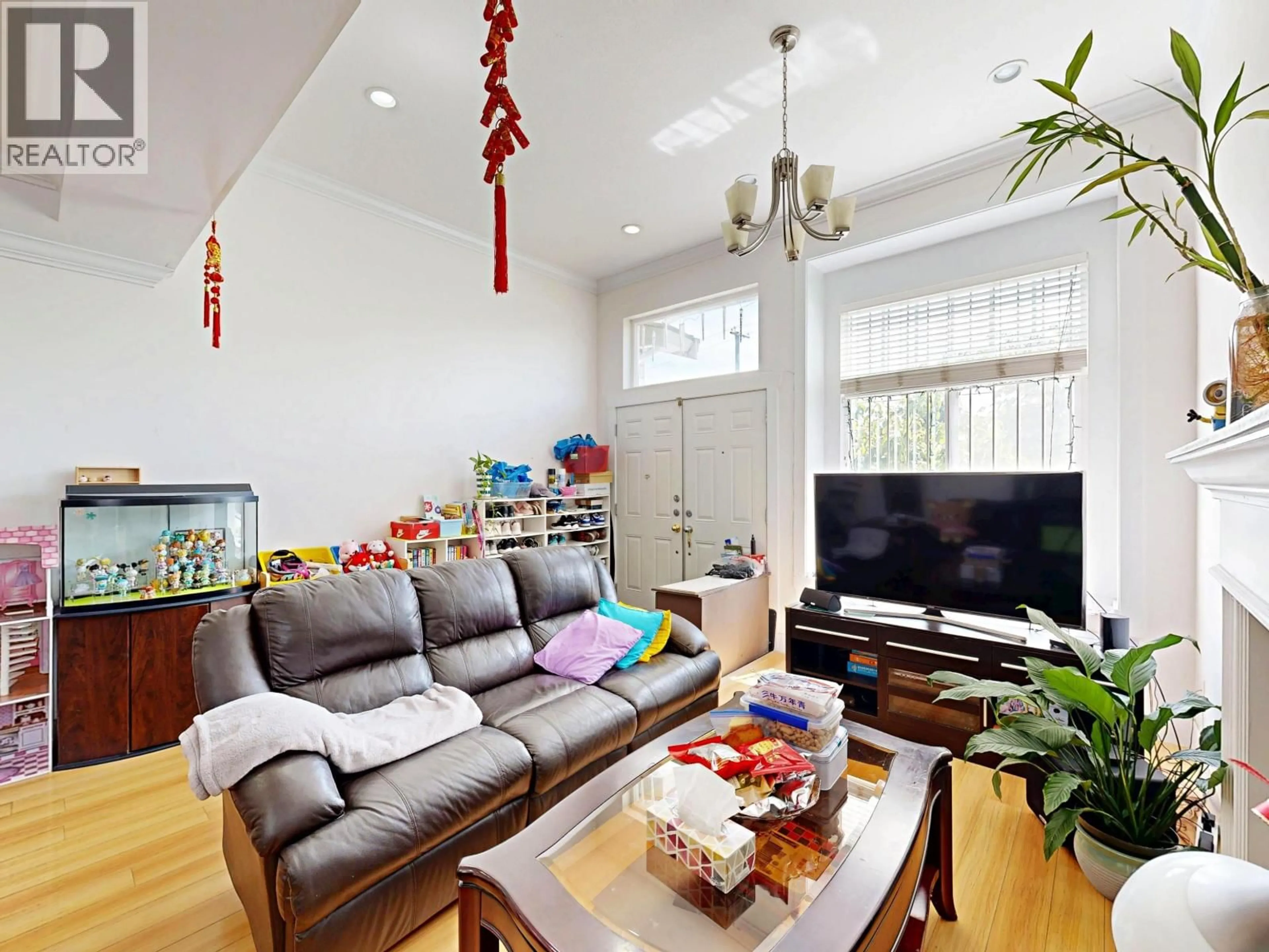 Living room with furniture, wood/laminate floor for 5685 NEVILLE STREET, Burnaby British Columbia V5J2J1
