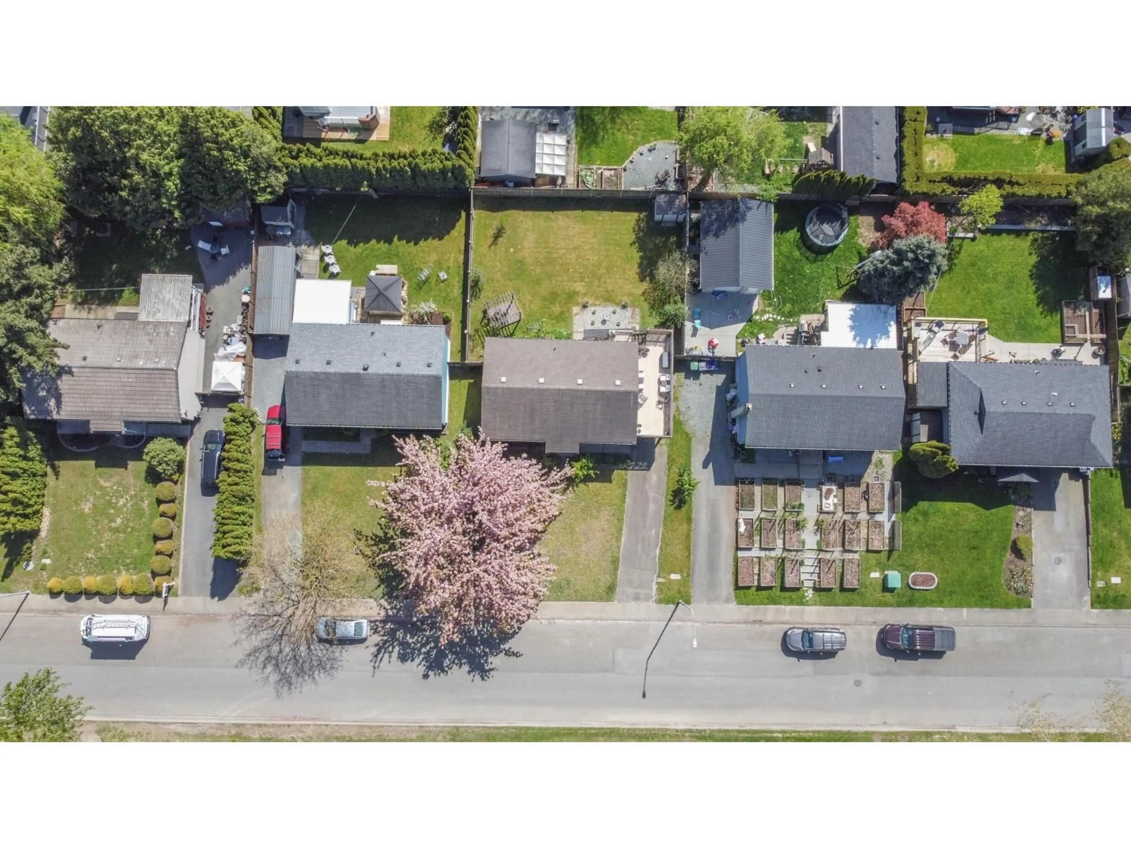 A pic from outside/outdoor area/front of a property/back of a property/a pic from drone, street for 26728 33 AVENUE, Langley British Columbia V4W3G2