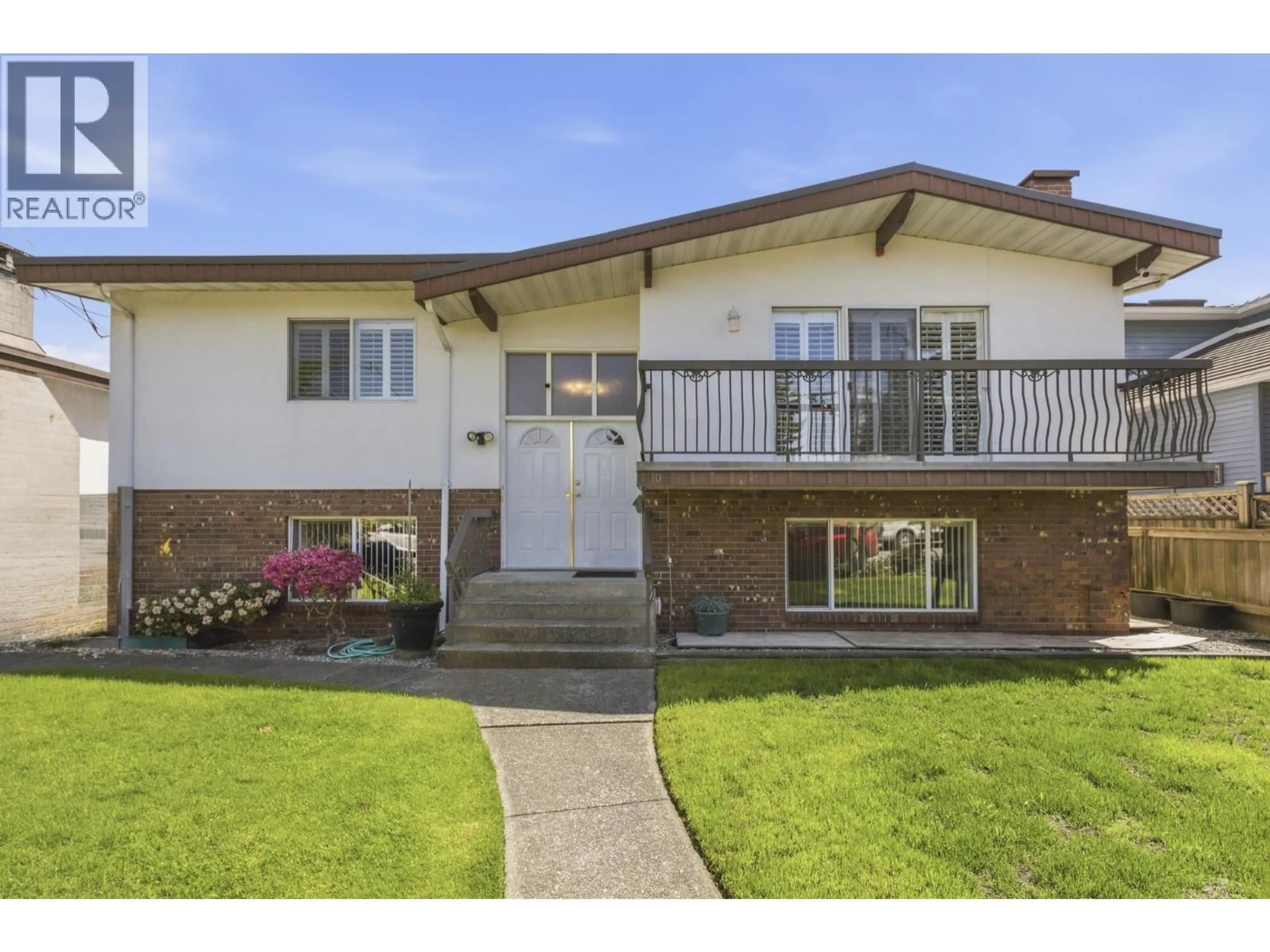 Home with vinyl exterior material, street for 1108 CLIFF AVENUE, Burnaby British Columbia V5A2J7