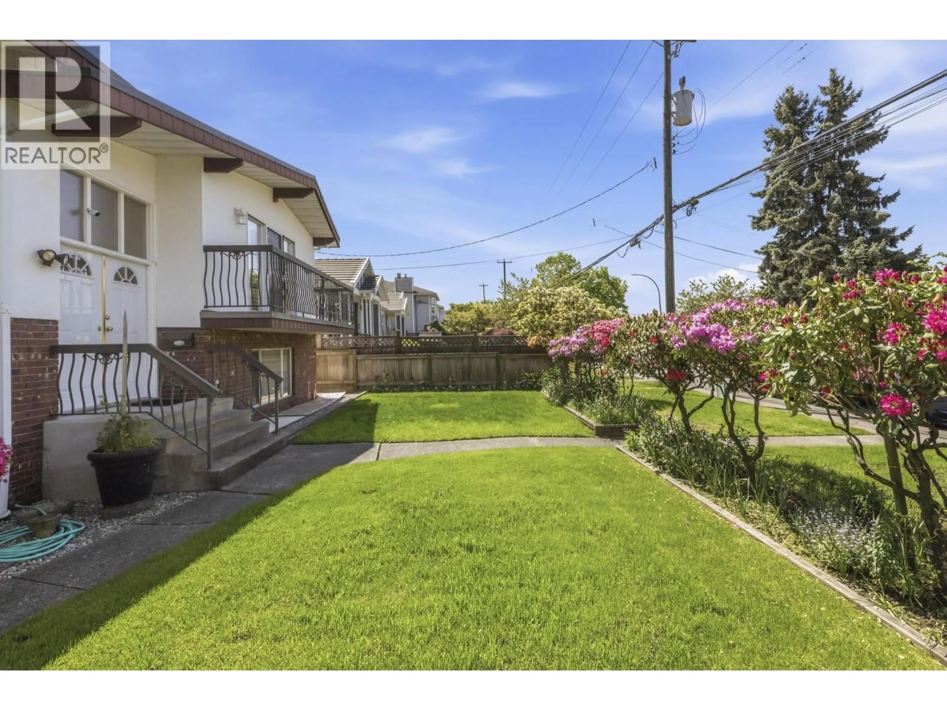 Patio, street for 1108 CLIFF AVENUE, Burnaby British Columbia V5A2J7