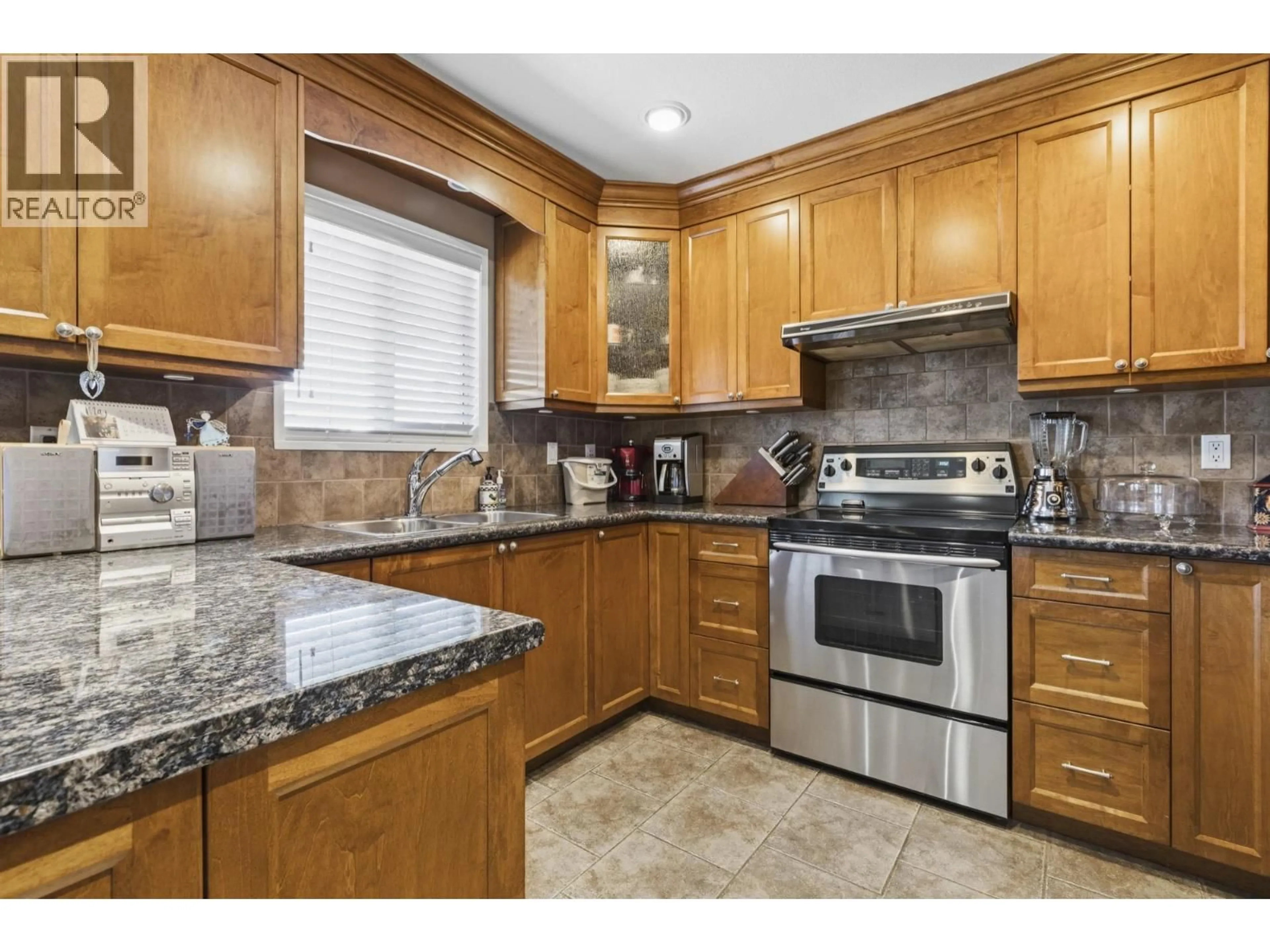 Standard kitchen, ceramic/tile floor for 1108 CLIFF AVENUE, Burnaby British Columbia V5A2J7