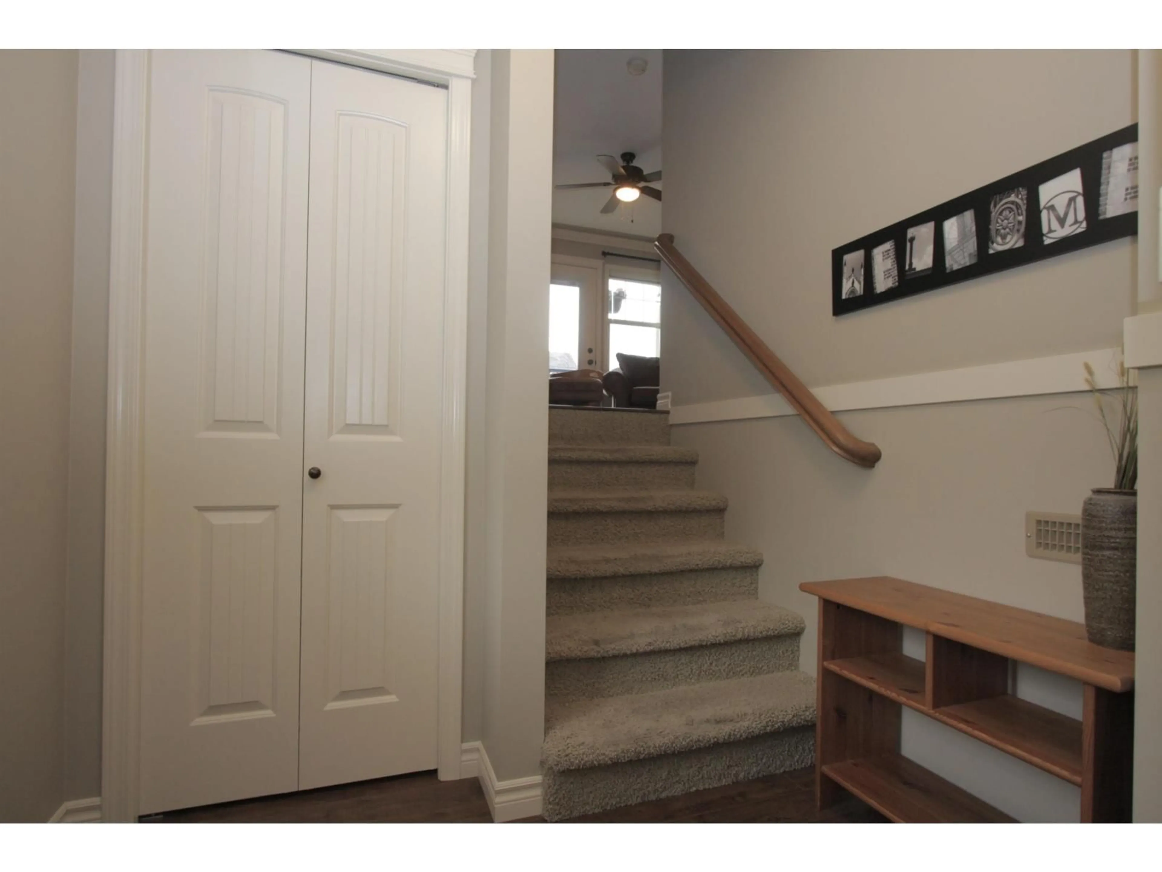 Indoor entryway for 15 - 36169 LOWER SUMAS MTN ROAD, Abbotsford British Columbia V3G0B5