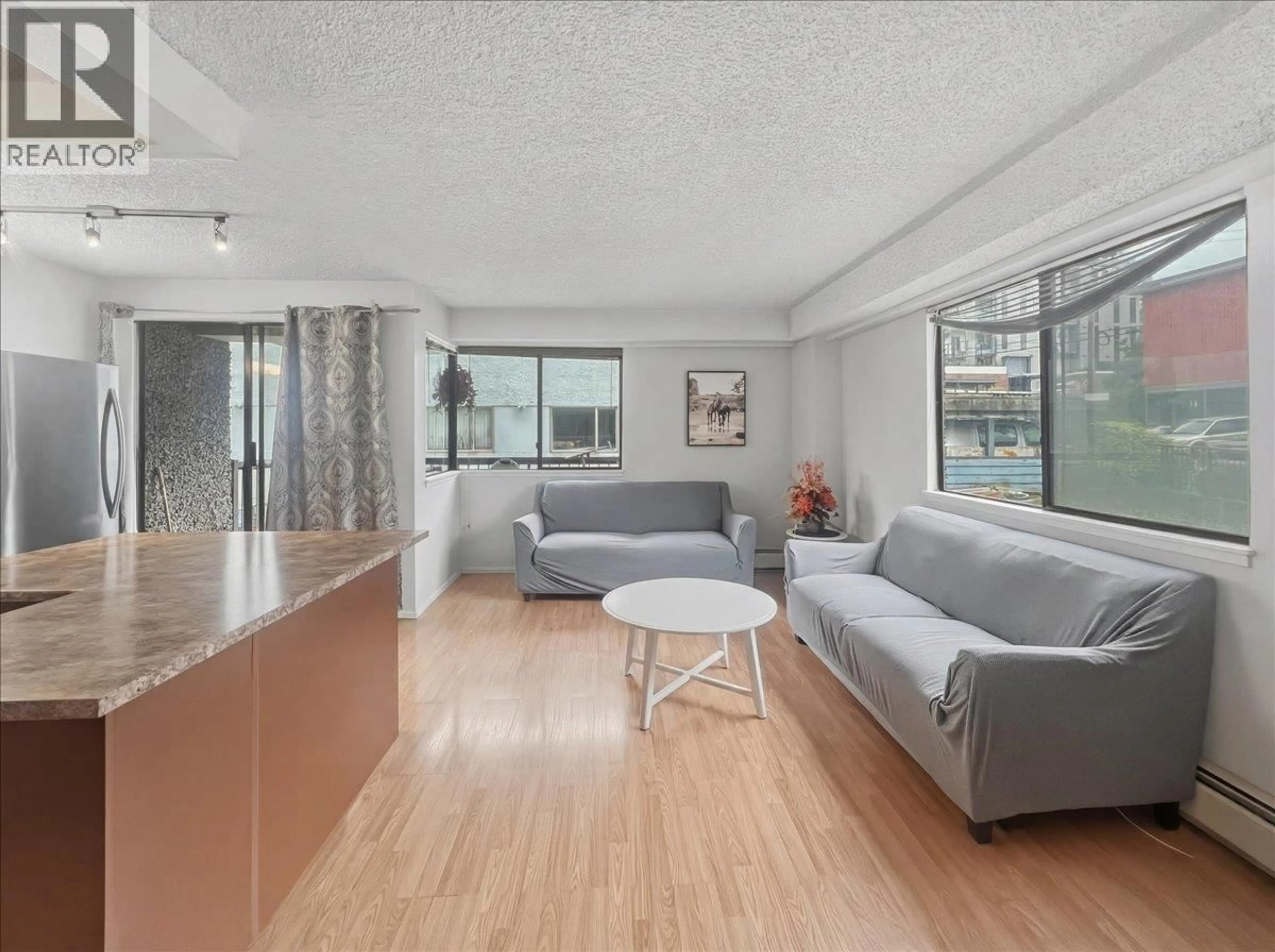 Living room with furniture, unknown for 305 - 47 AGNES STREET, New Westminster British Columbia V3L1E2