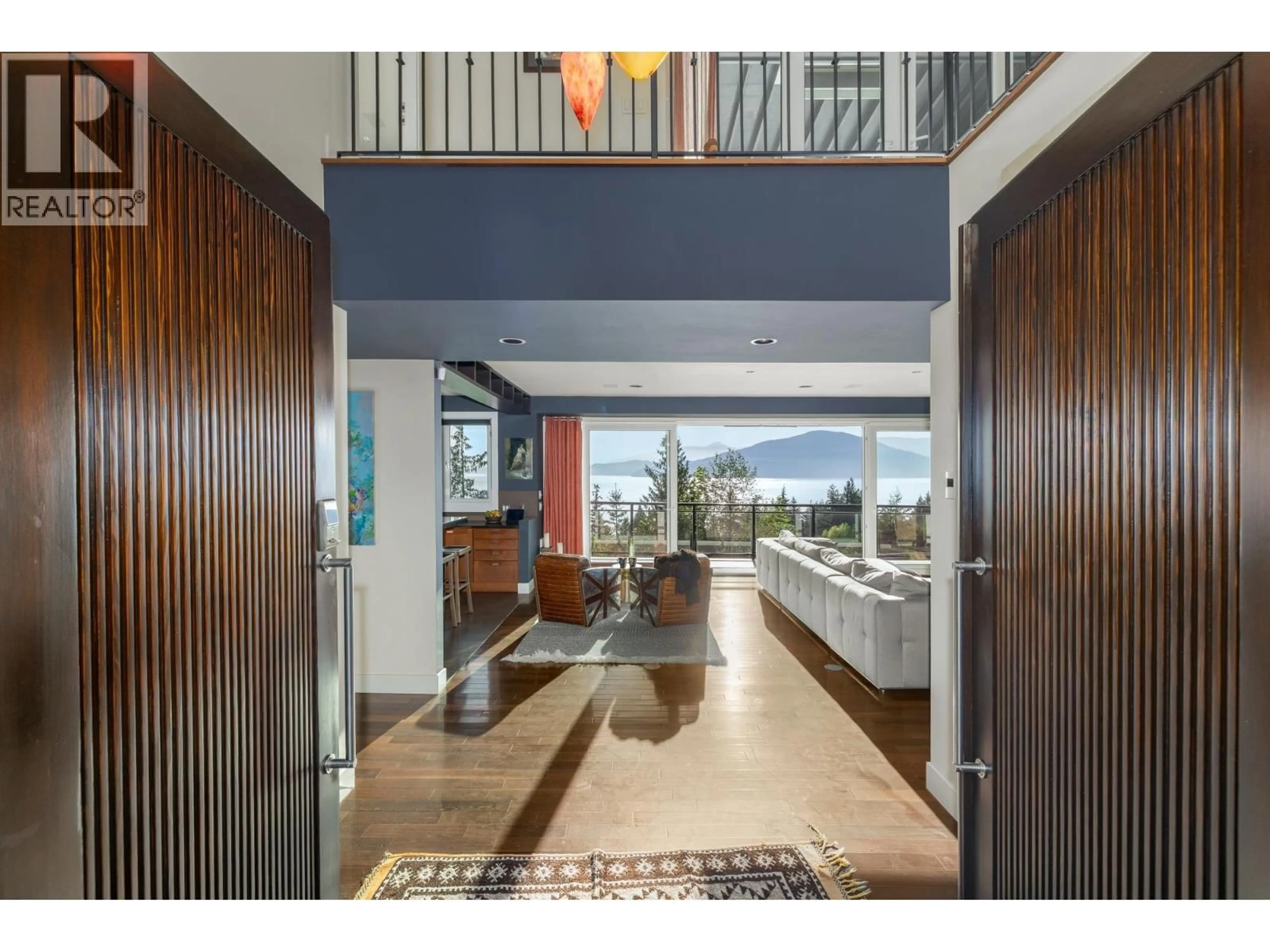 Indoor foyer for 75 TIDEWATER WAY, Lions Bay British Columbia V0N2E0