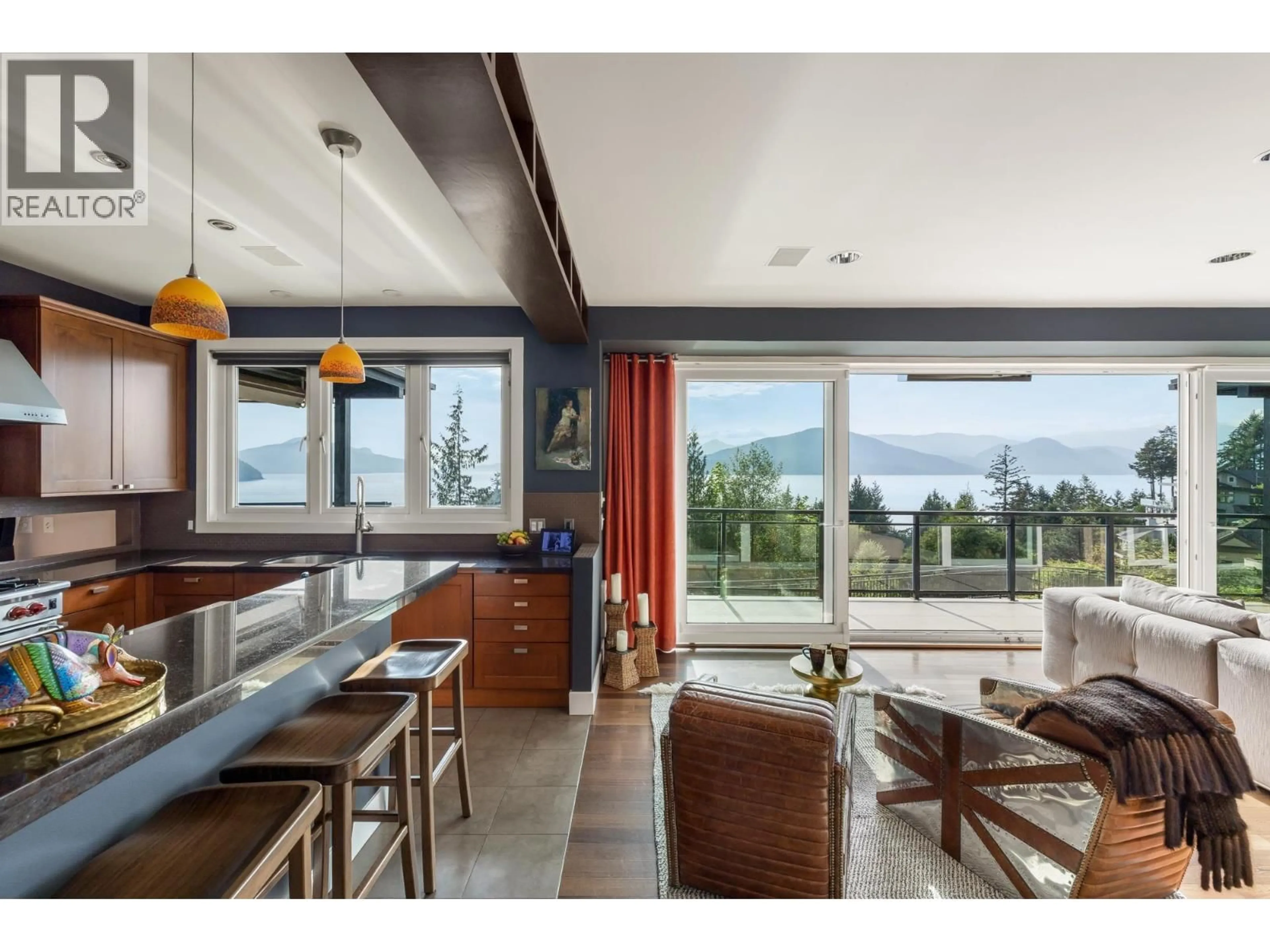 Open concept kitchen, unknown for 75 TIDEWATER WAY, Lions Bay British Columbia V0N2E0