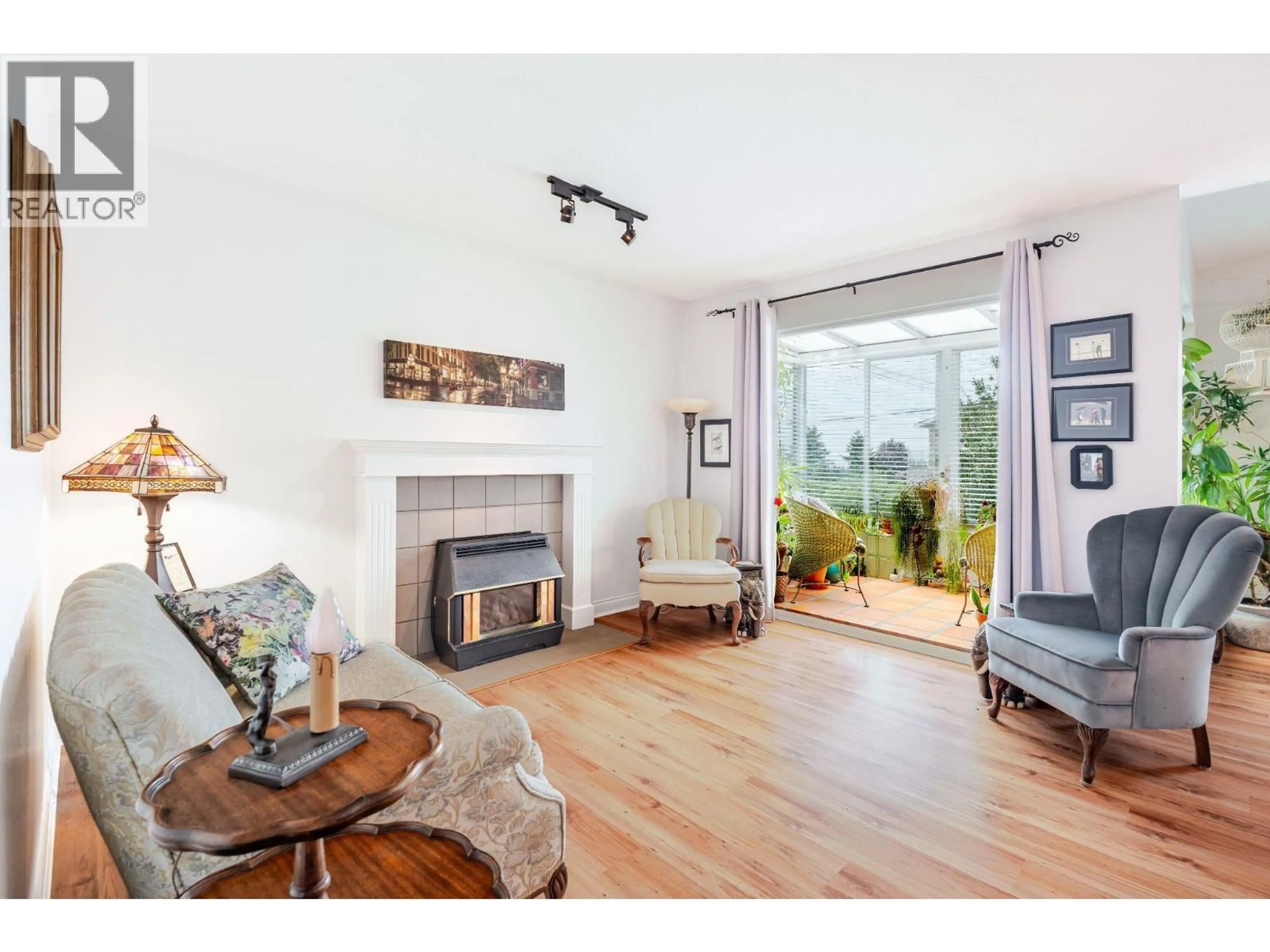 Living room with furniture, wood/laminate floor for 3298 MAHON AVENUE, North Vancouver British Columbia V7N3T5