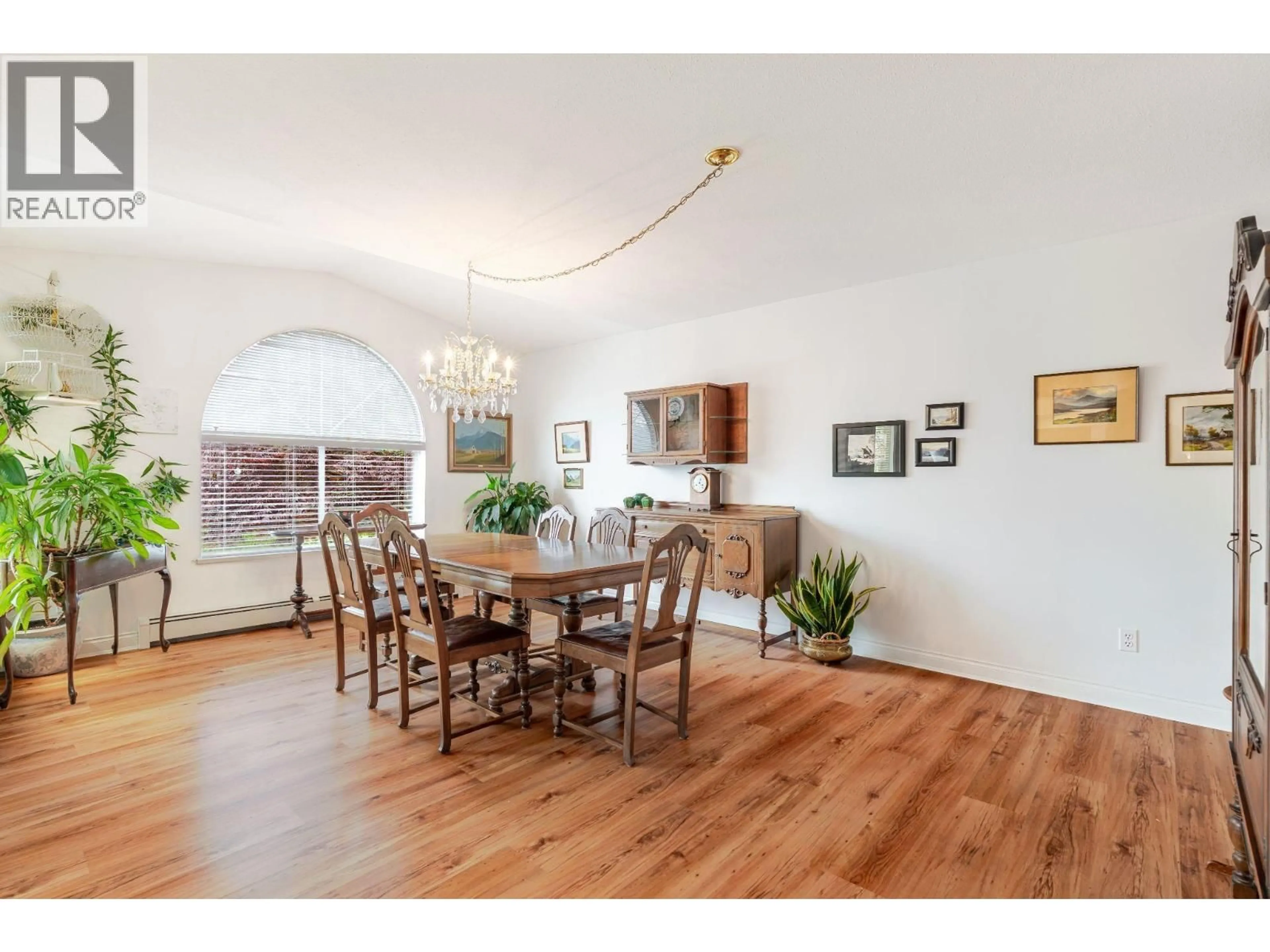 Dining room, wood/laminate floor for 3298 MAHON AVENUE, North Vancouver British Columbia V7N3T5