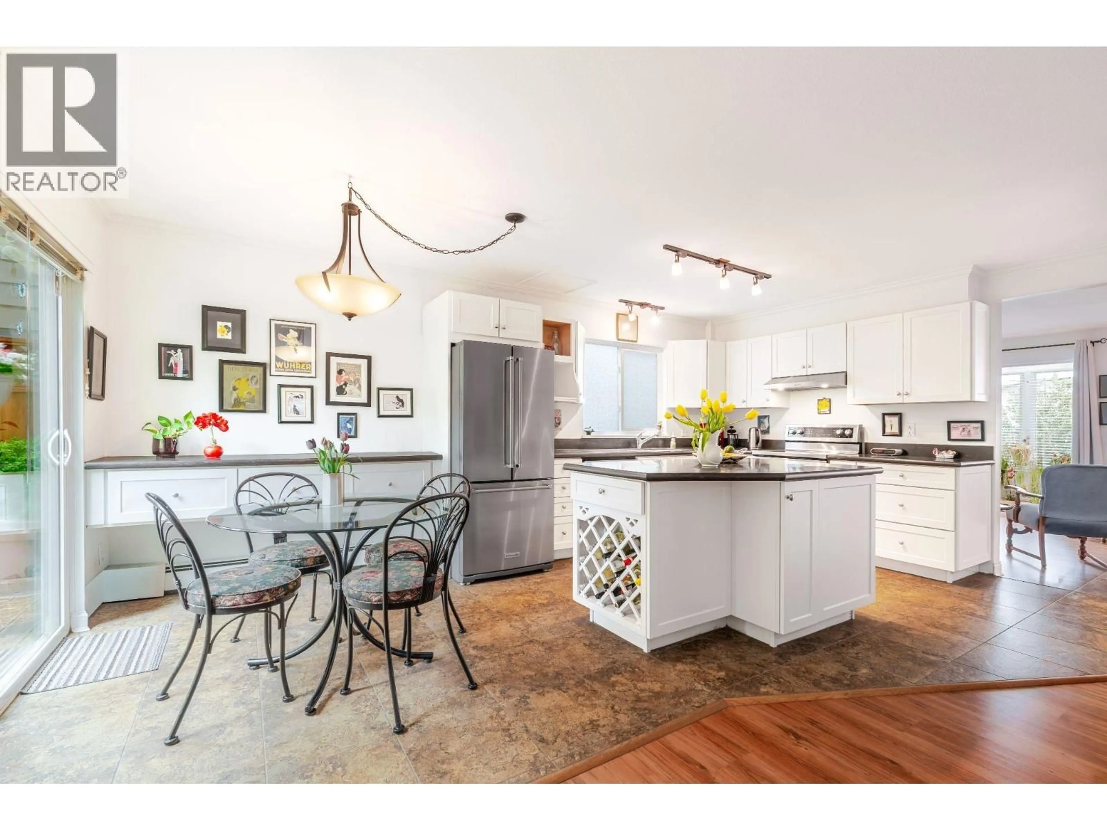 Open concept kitchen, ceramic/tile floor for 3298 MAHON AVENUE, North Vancouver British Columbia V7N3T5