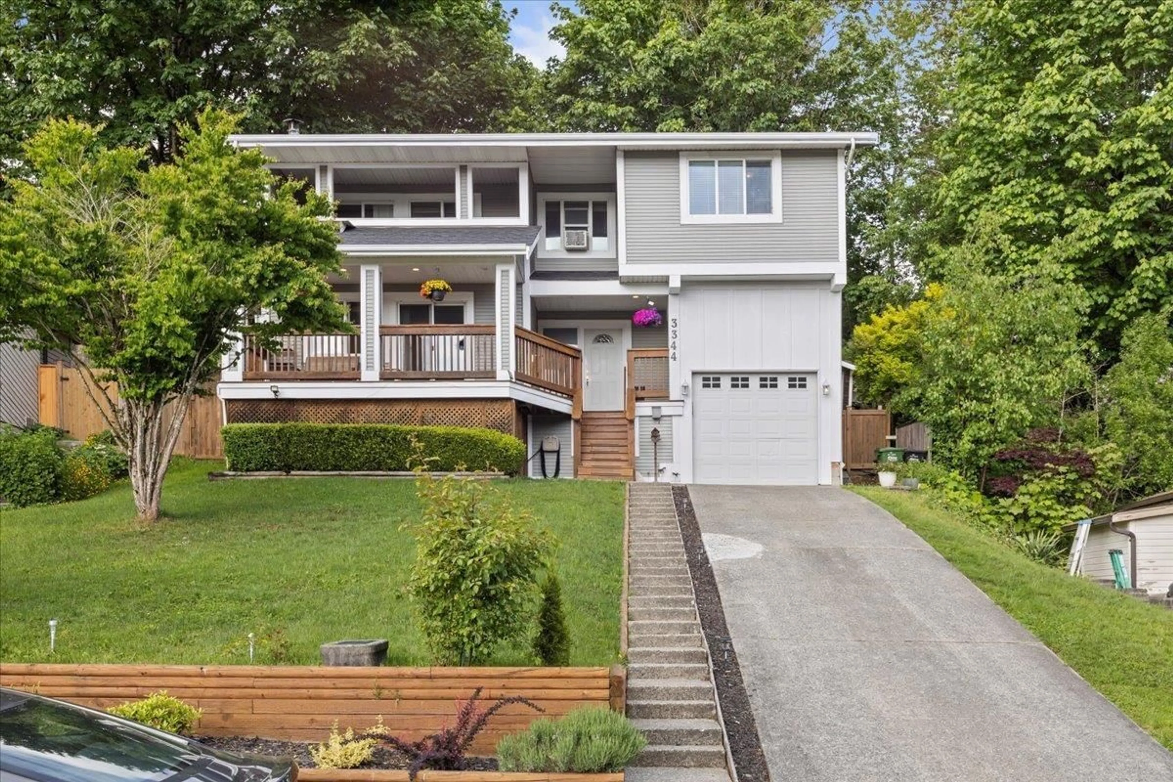 Home with vinyl exterior material, street for 3344 OMINECA COURT, Abbotsford British Columbia V2S8K9