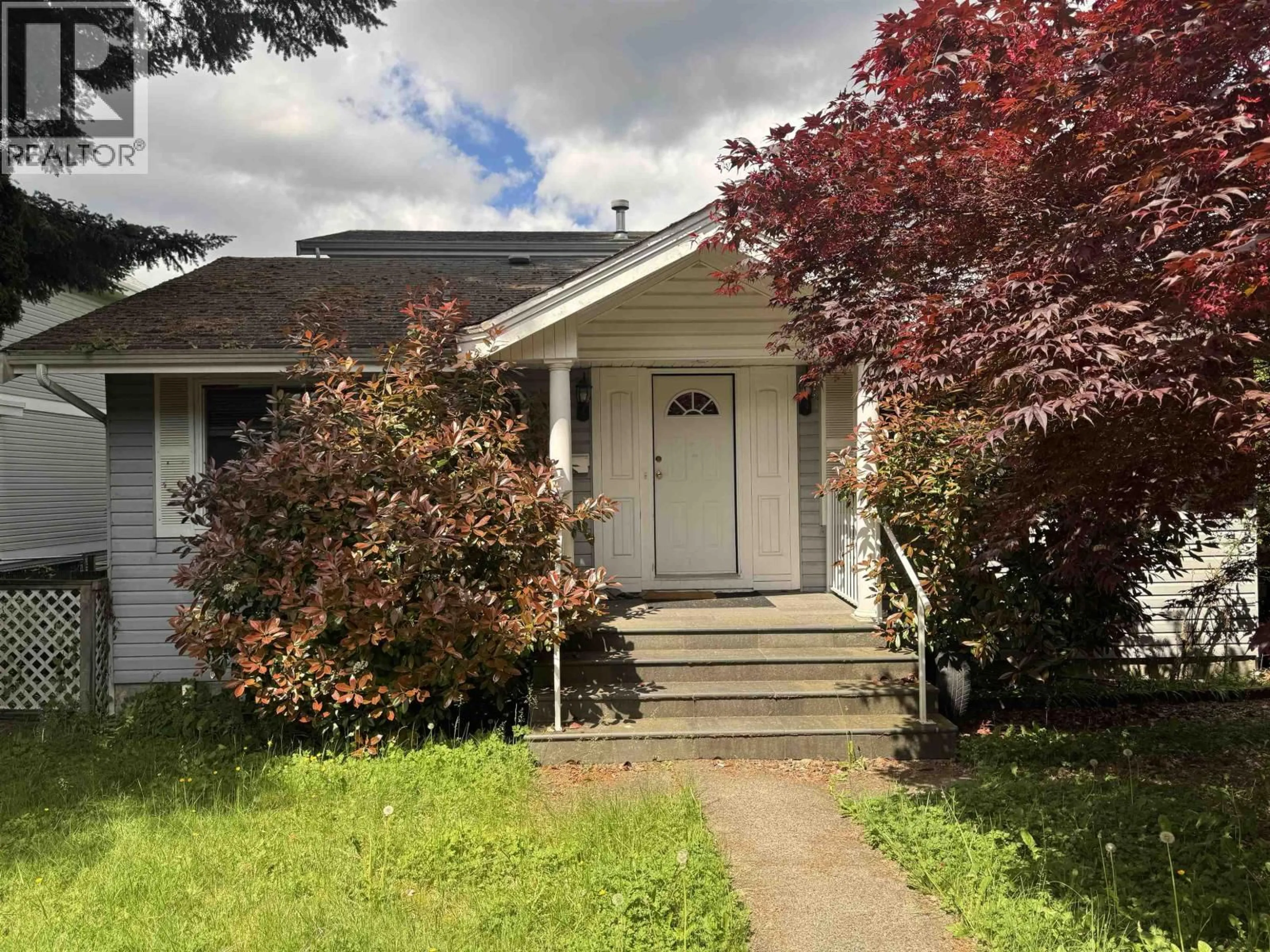 Home with vinyl exterior material, street for 7273 BRAESIDE DRIVE, Burnaby British Columbia V5A1E9