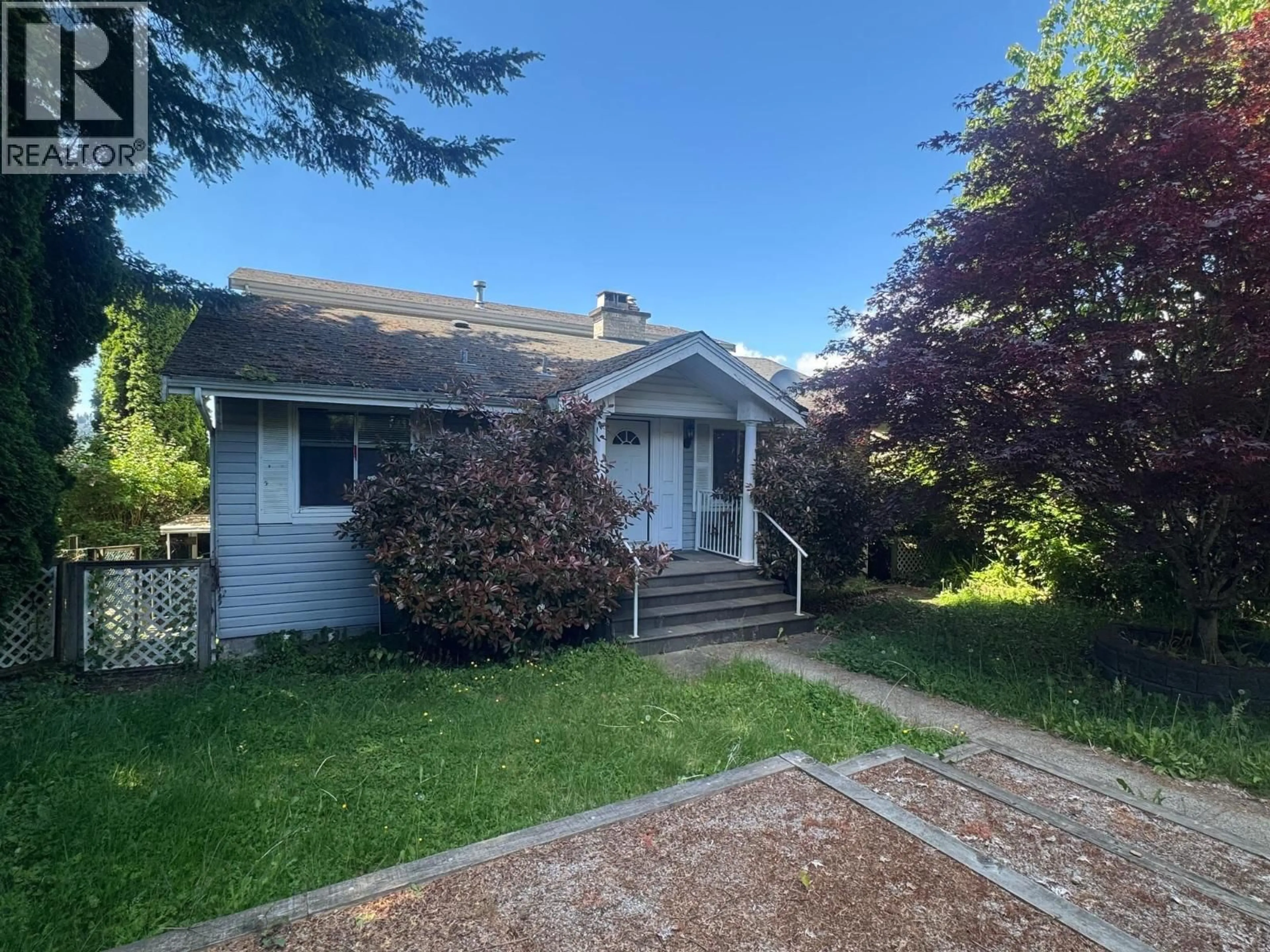 A pic from outside/outdoor area/front of a property/back of a property/a pic from drone, street for 7273 BRAESIDE DRIVE, Burnaby British Columbia V5A1E9