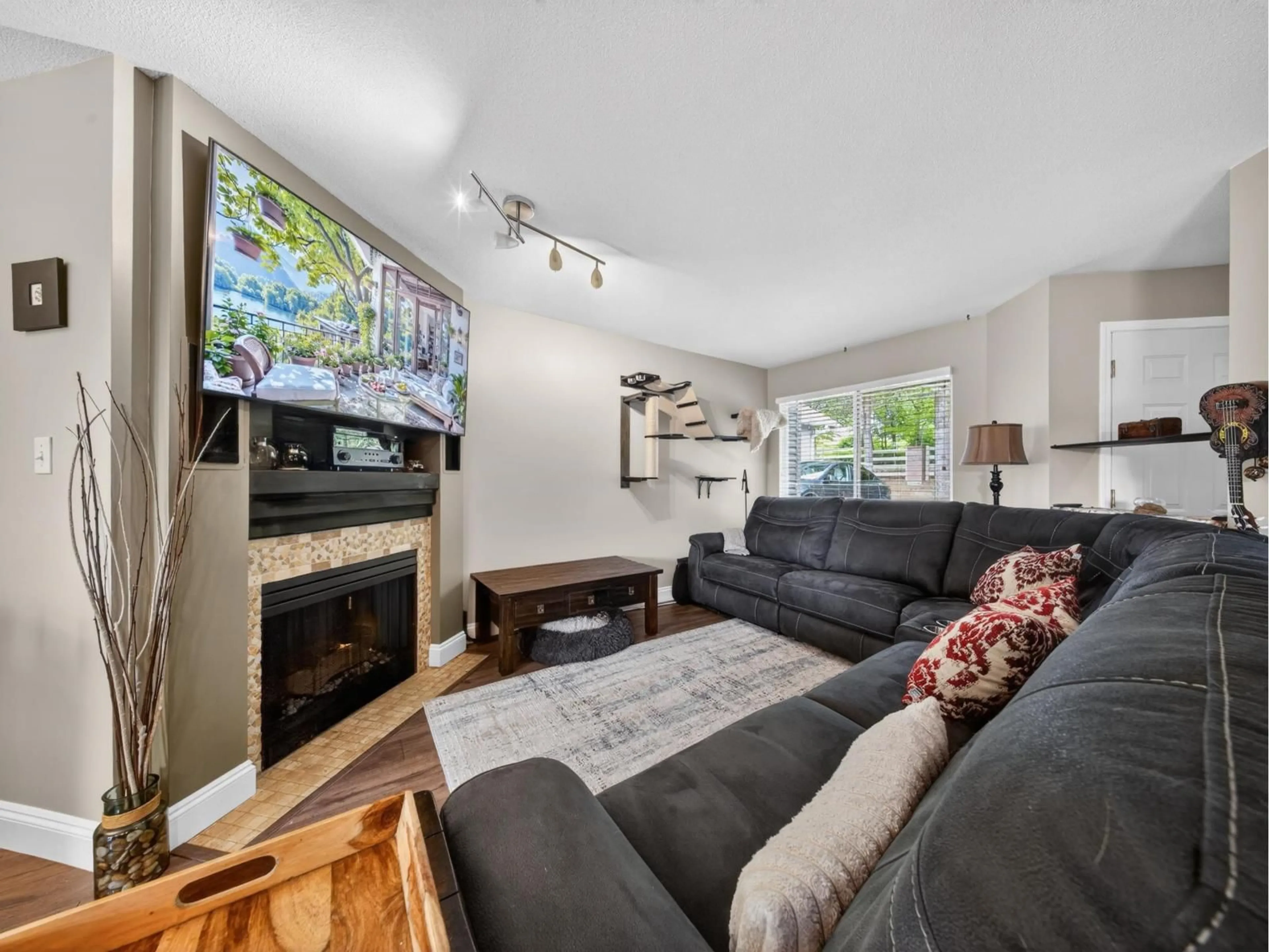 Unknown for 512 - 13900 HYLAND ROAD, Surrey British Columbia V3W2C3