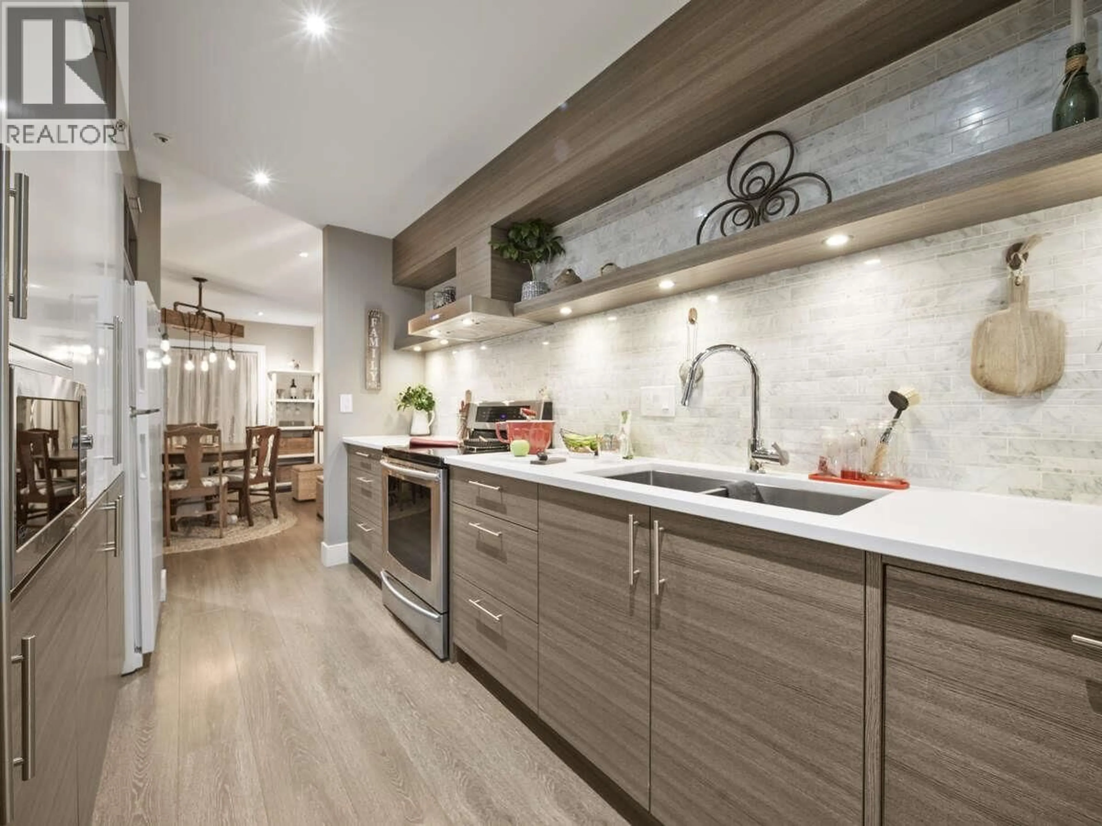 Contemporary kitchen, unknown for 202 - 2250 MARINE DRIVE, Vancouver British Columbia V5P2S2