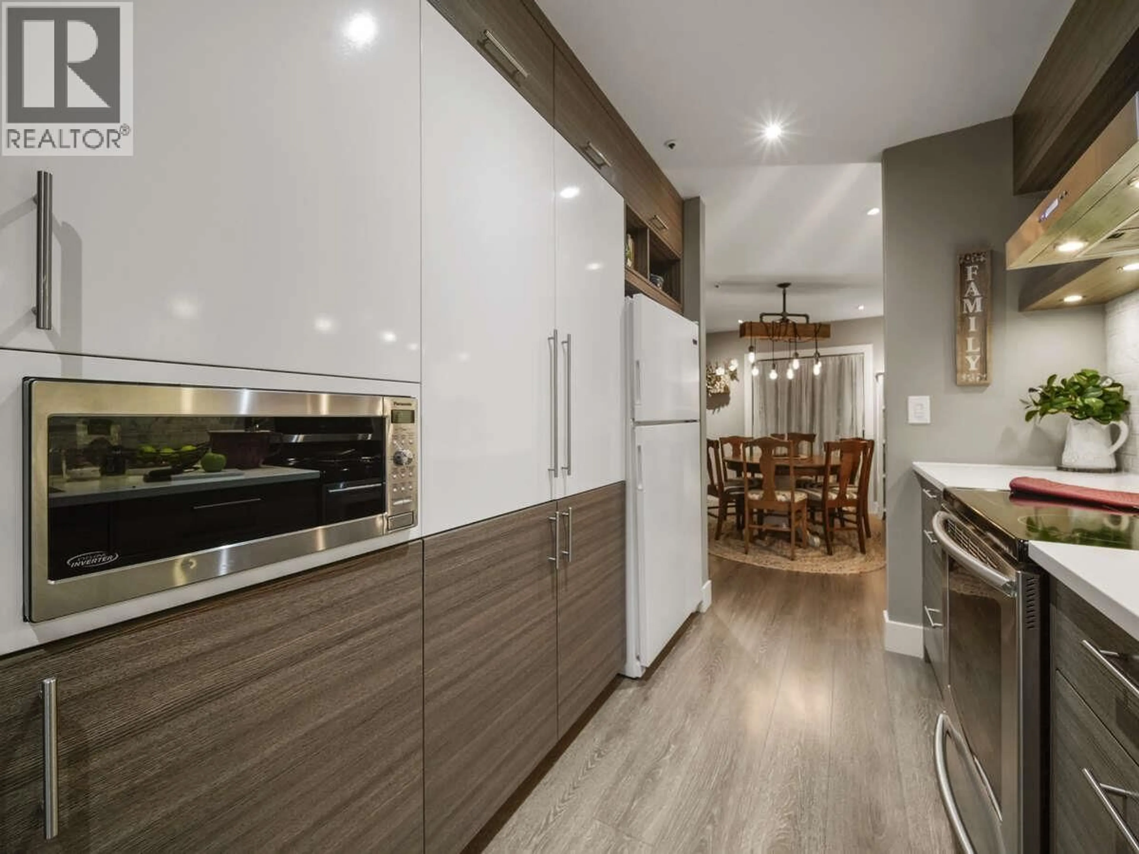 Contemporary kitchen, unknown for 202 - 2250 MARINE DRIVE, Vancouver British Columbia V5P2S2