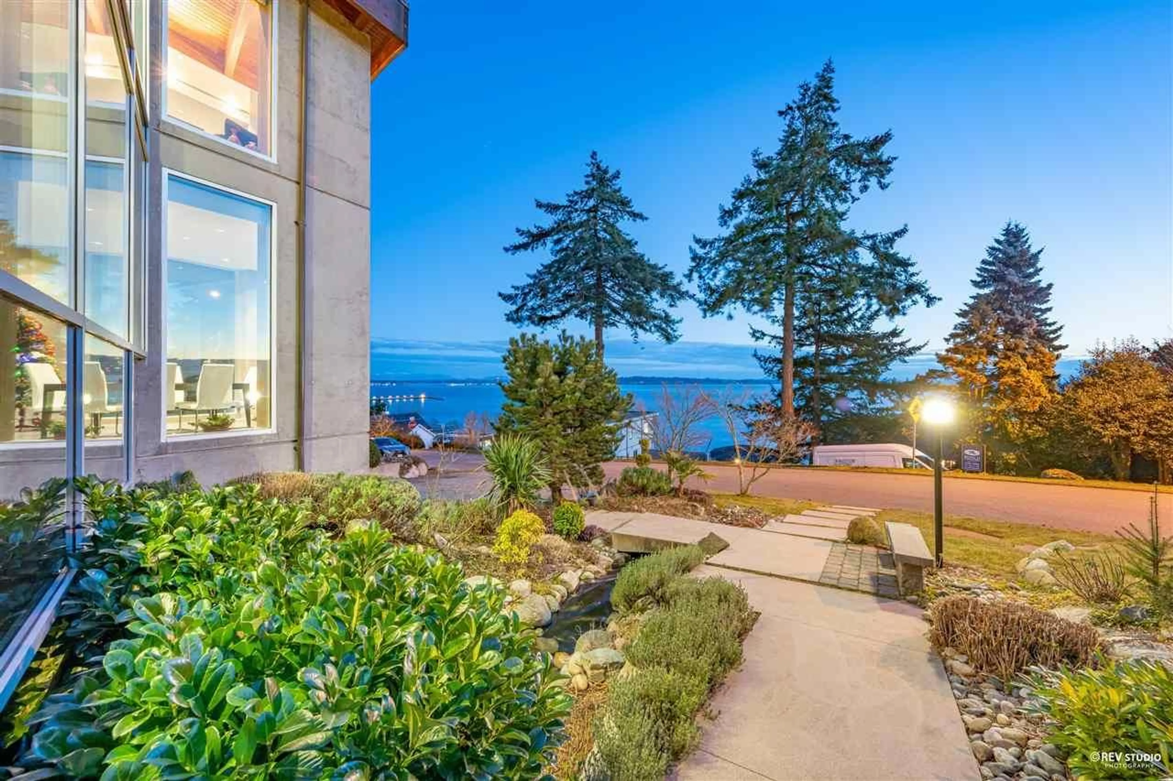 Patio, water/lake/river/ocean view for 14523 MAGDALEN AVENUE, White Rock British Columbia V4B2X5