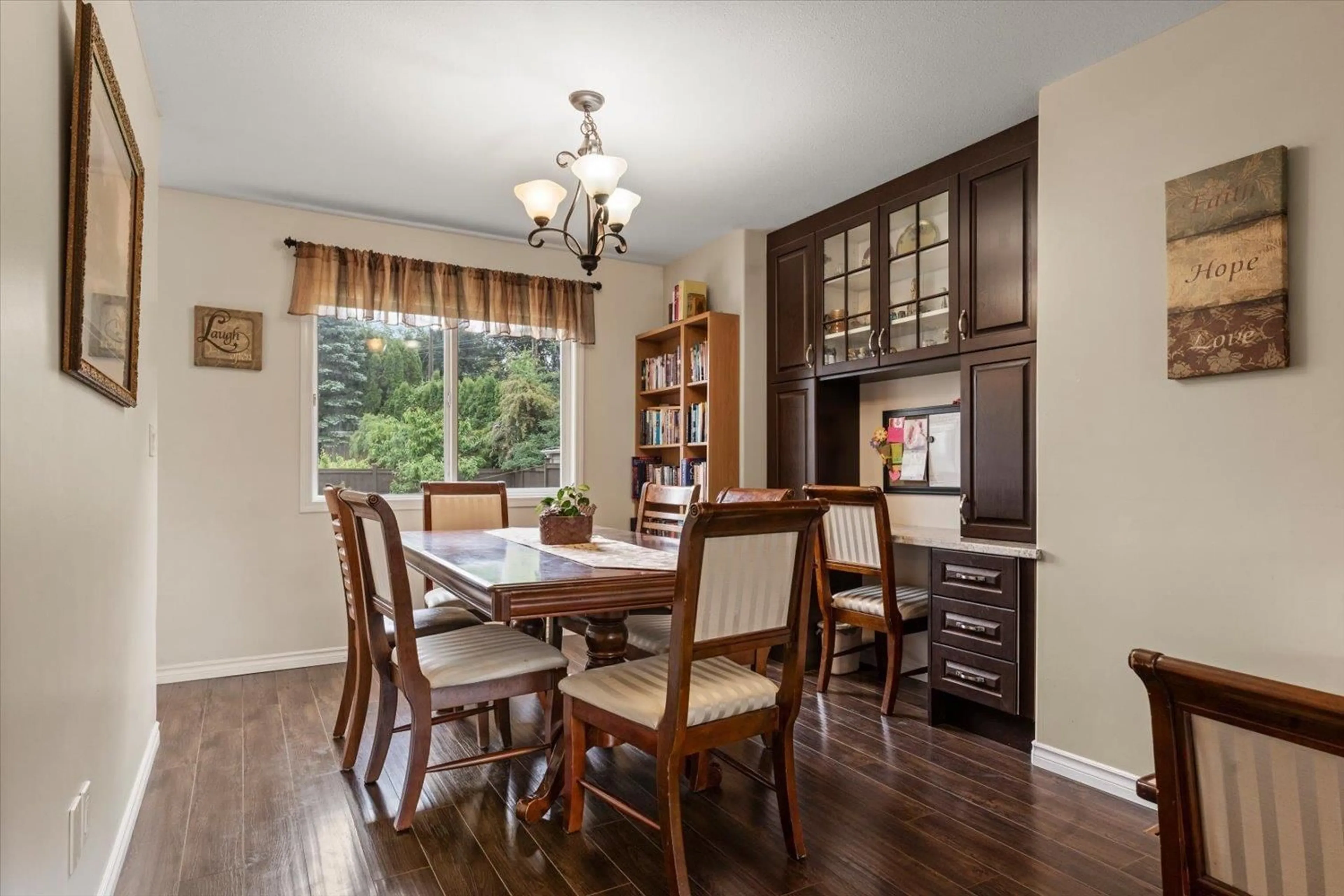 Dining room, wood/laminate floor for 45436 DORELL PLACE, Chilliwack British Columbia V2R3V3