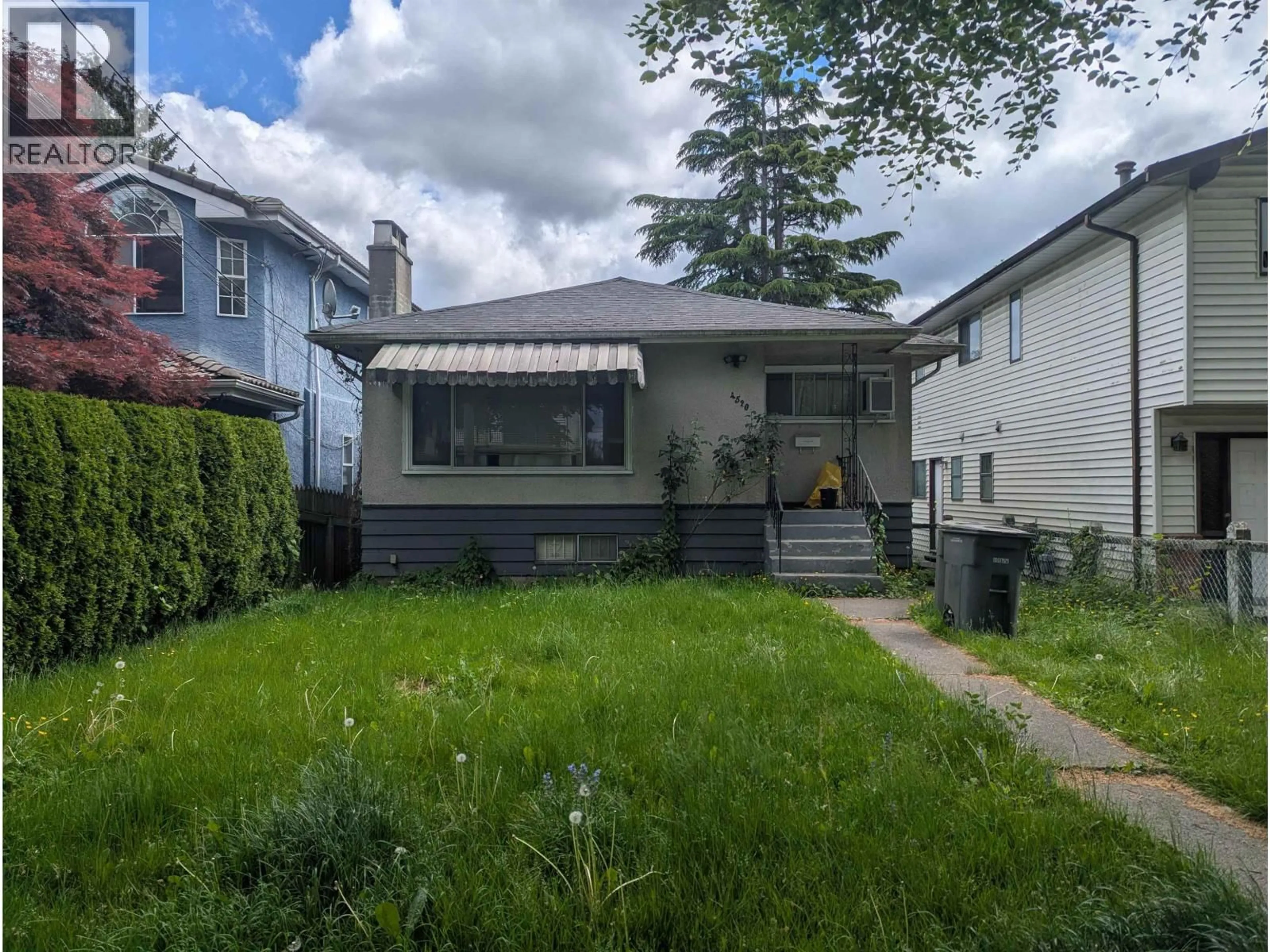 A pic from outside/outdoor area/front of a property/back of a property/a pic from drone, street for 4520 WELWYN STREET, Vancouver British Columbia V5N3Z5