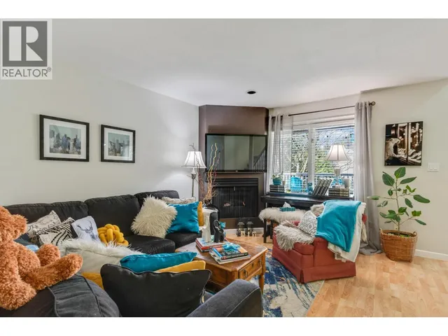 205 - 1518 BOWSER AVENUE, North Vancouver 2