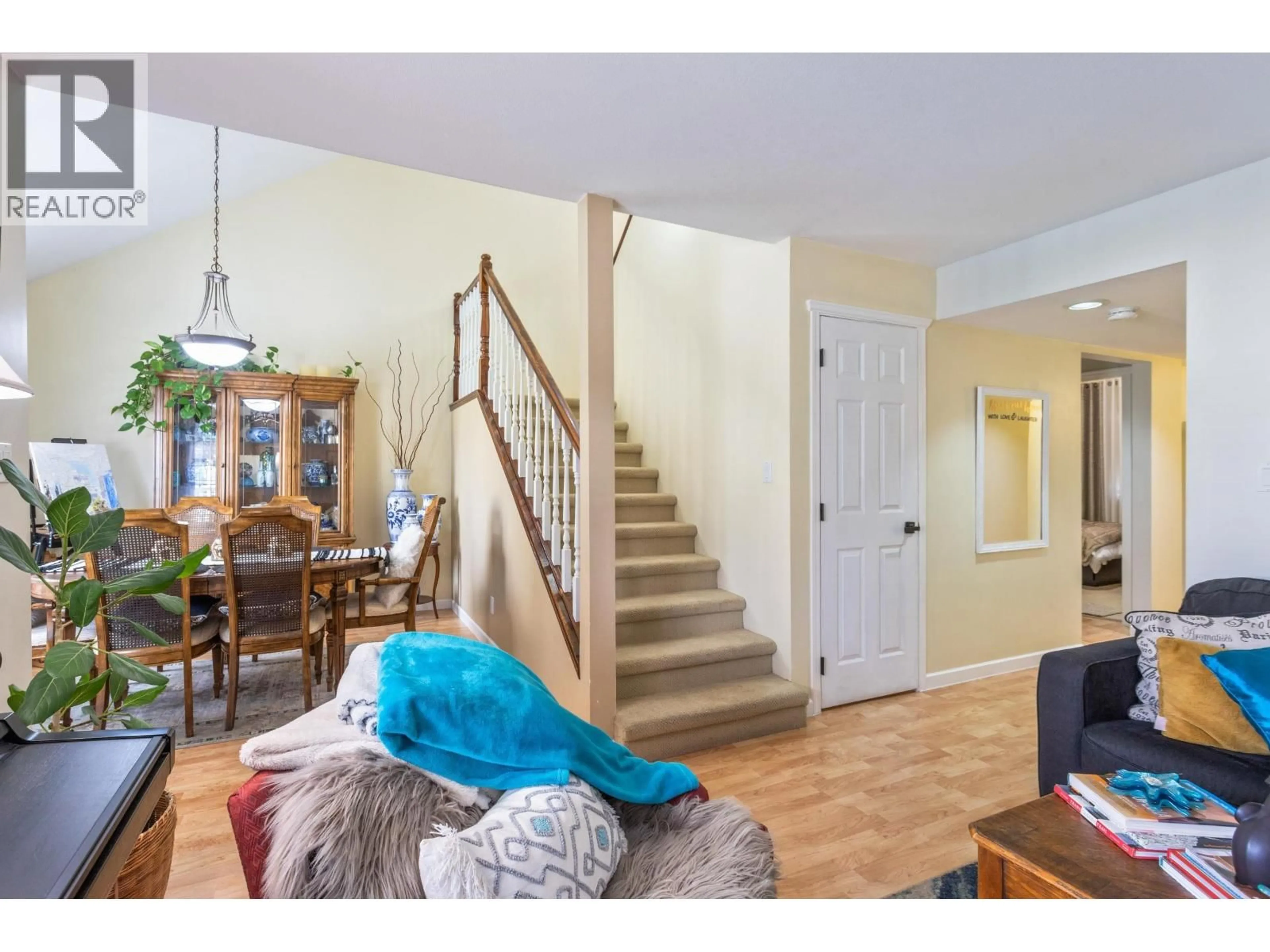 Indoor entryway for 205 - 1518 BOWSER AVENUE, North Vancouver British Columbia V7P2Y3