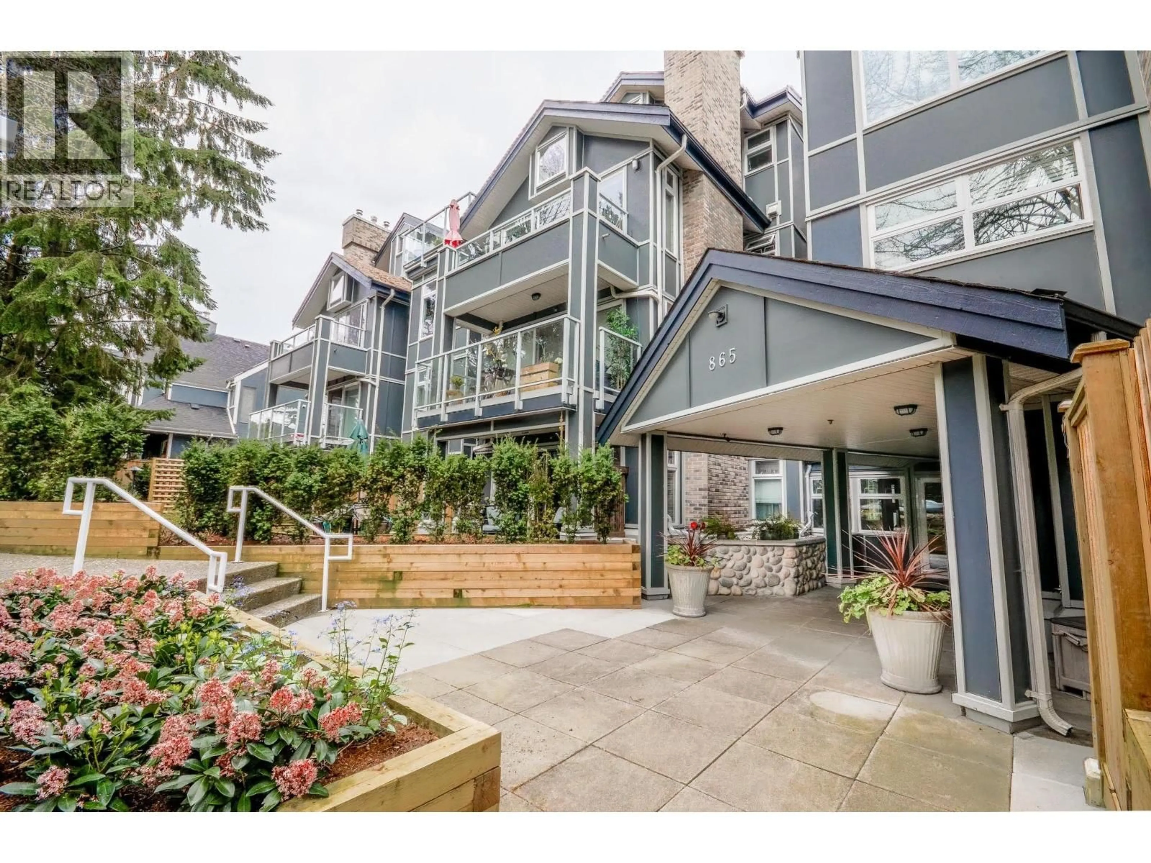 Patio, mountain view for 203 - 865 15TH AVENUE, Vancouver British Columbia V5Z1R8