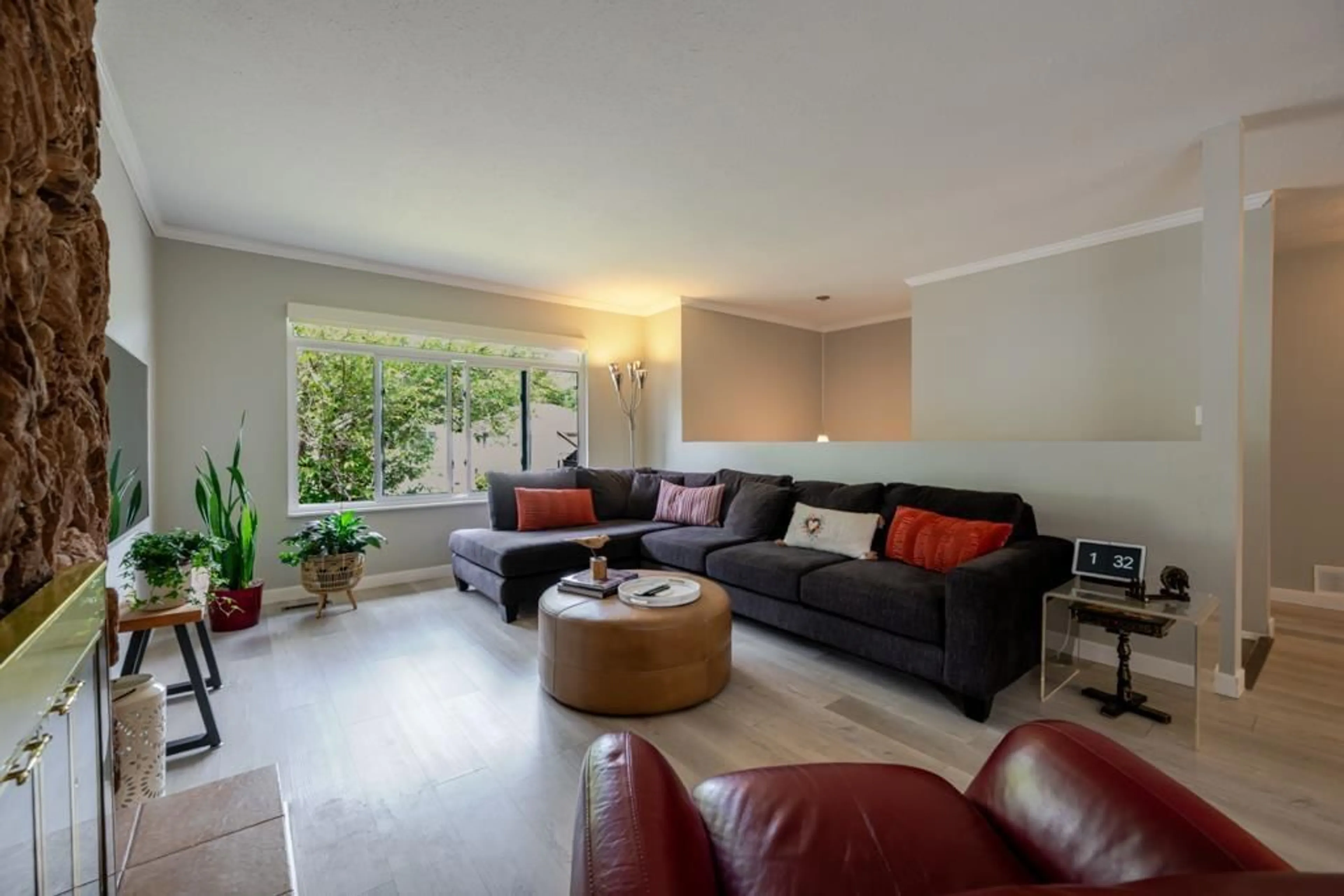 Living room with furniture, unknown for 14976 98A AVENUE, Surrey British Columbia V3R8G9