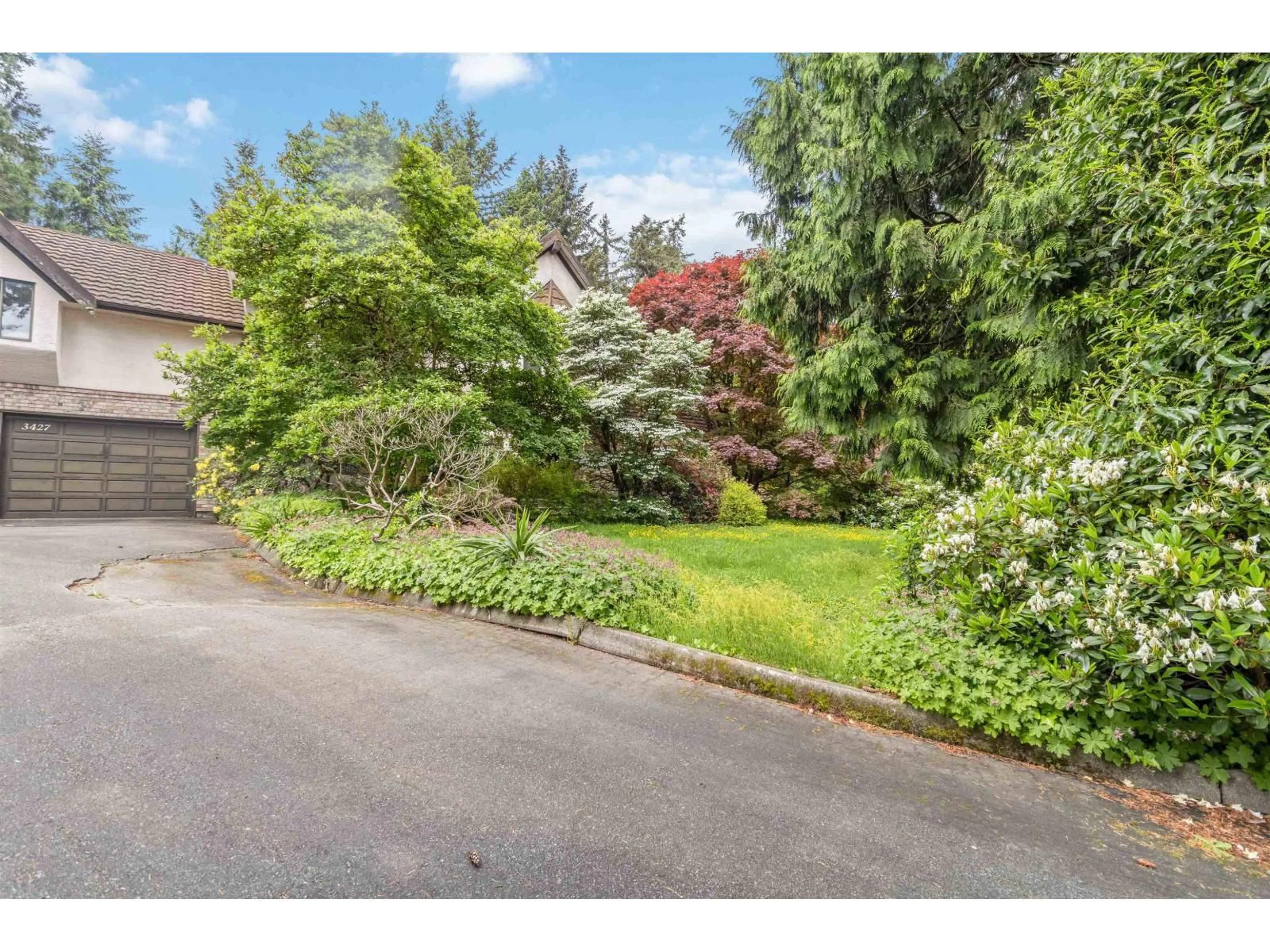 A pic from outside/outdoor area/front of a property/back of a property/a pic from drone, street for 3427 140 STREET, Surrey British Columbia V4P2B1