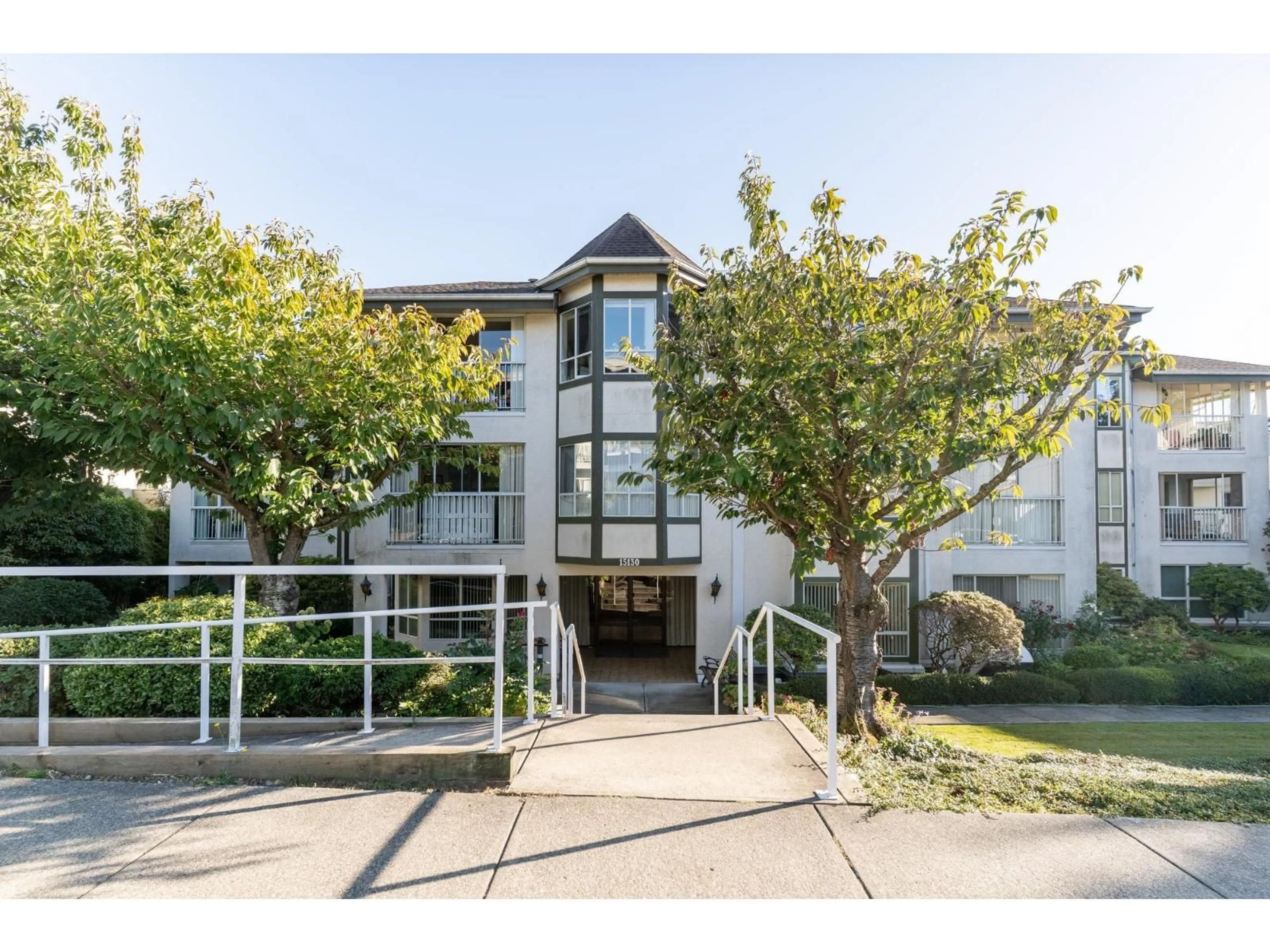 Unknown for 204 - 15130 ROPER AVENUE, White Rock British Columbia V4B2E7