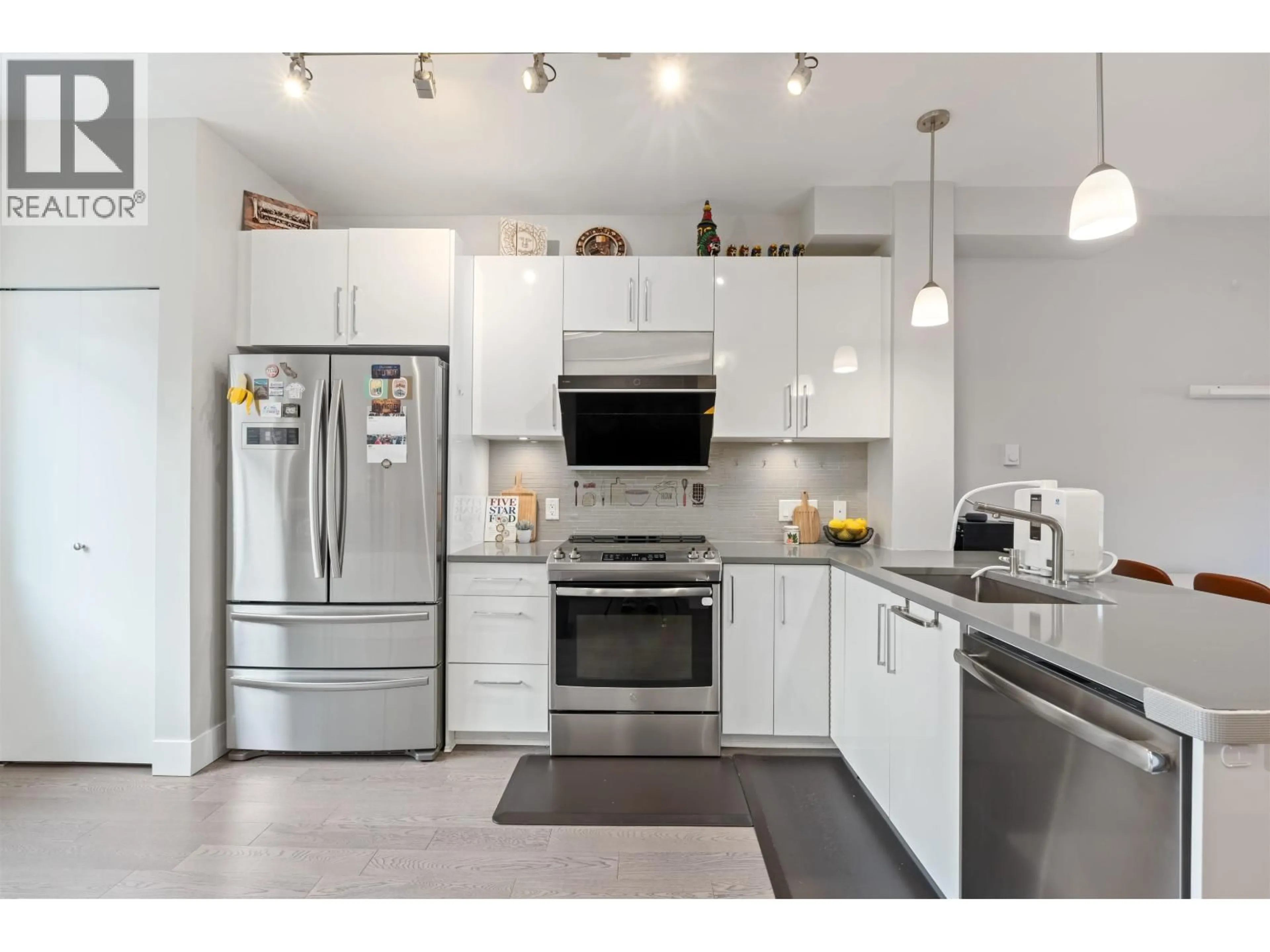 Contemporary kitchen, ceramic/tile floor for 27 - 2260 GILLEY ROAD, Richmond British Columbia V6V1E4