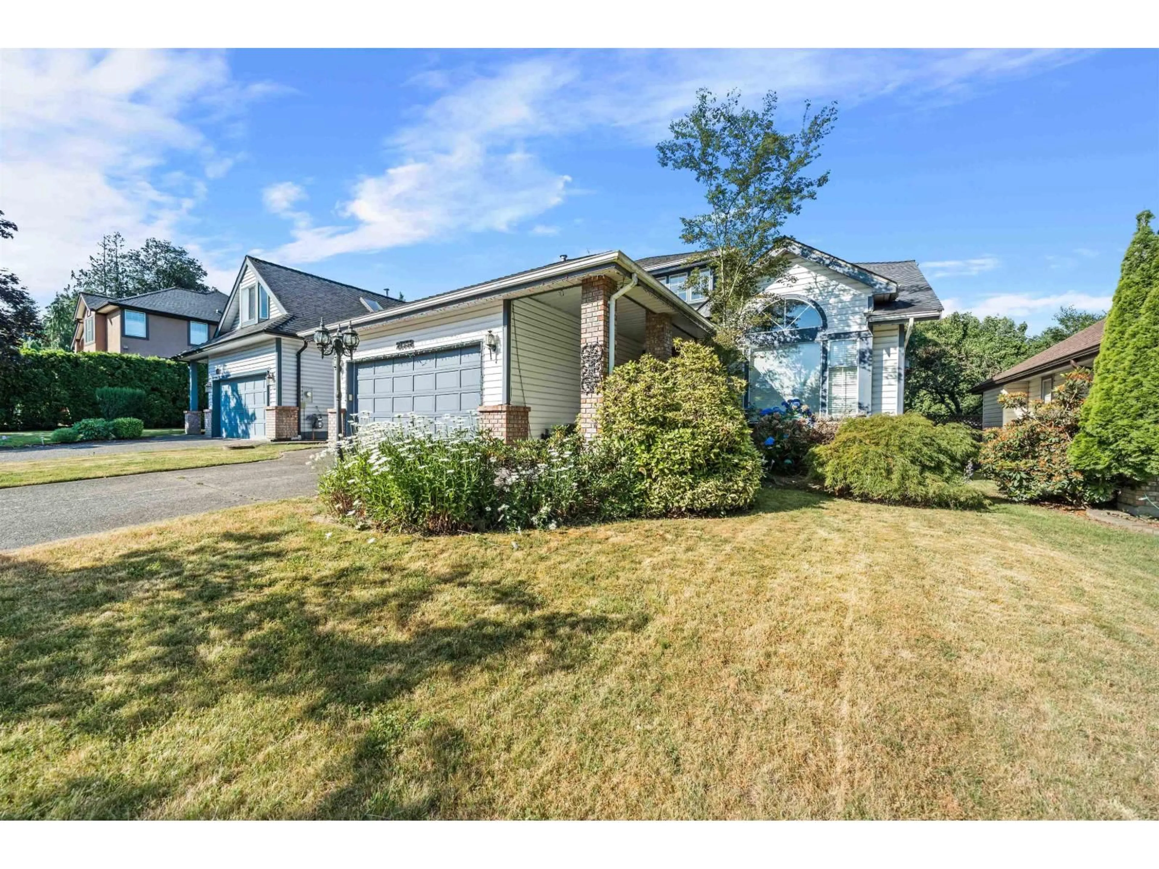 Home with vinyl exterior material, street for 21558 86A CRESCENT, Langley British Columbia V1M2E3