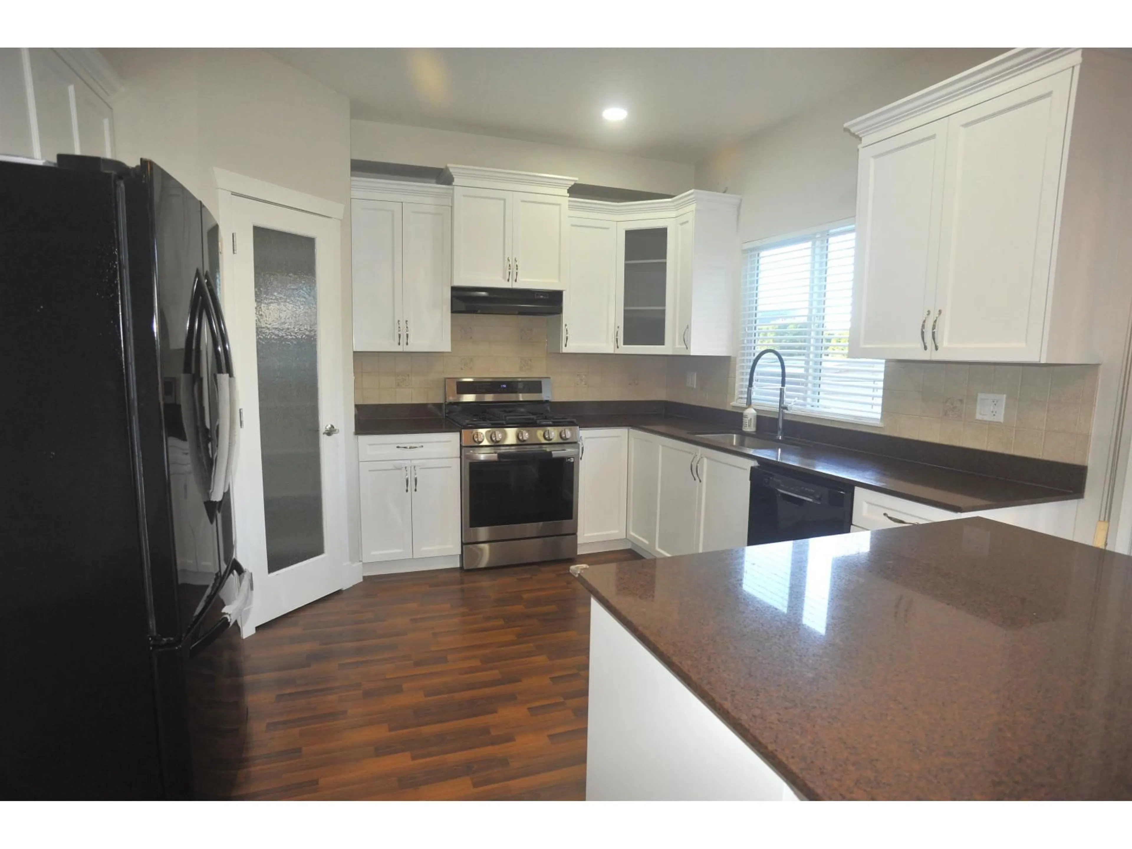 Open concept kitchen, unknown for 5949 165 STREET EAST, Surrey British Columbia V3S4N9