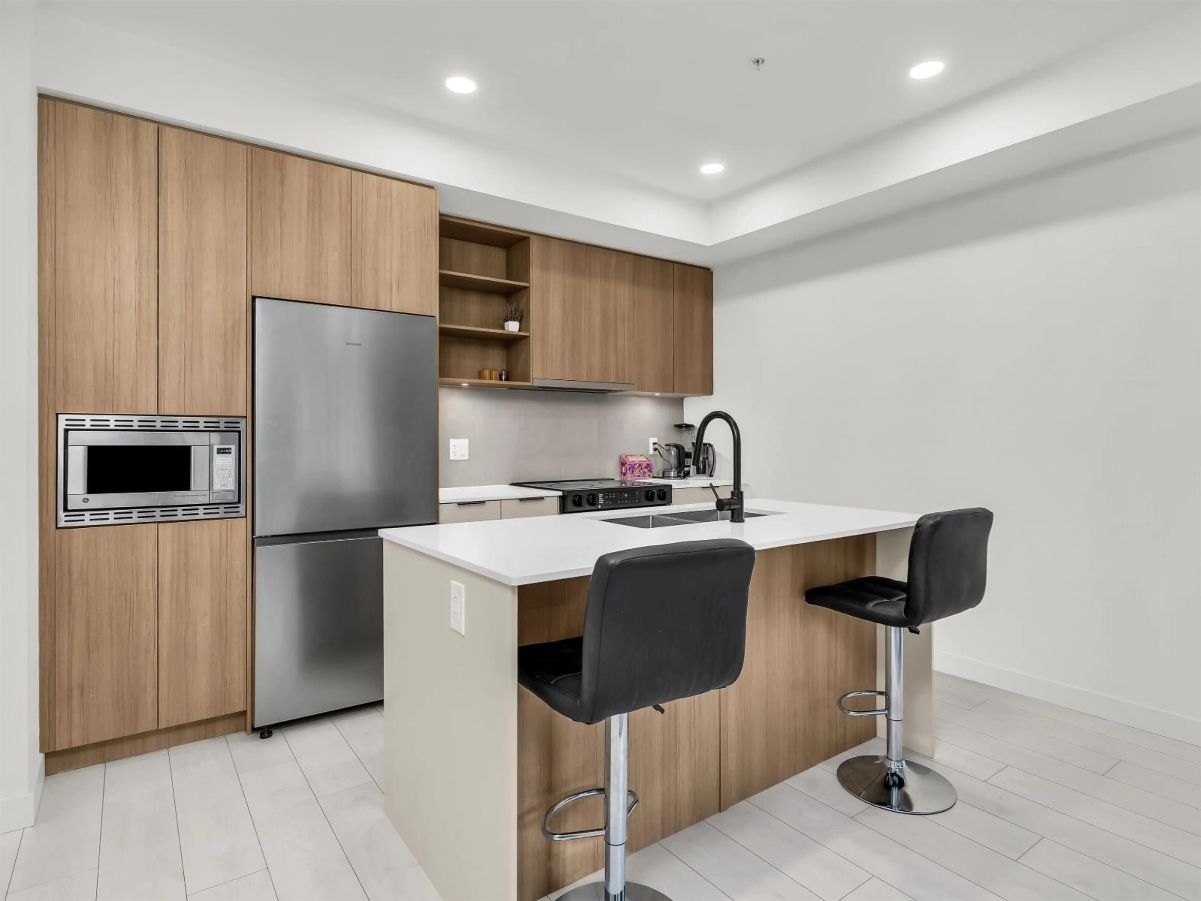 Unknown for 204 - 13439 94A AVENUE, Surrey British Columbia V3V0G9