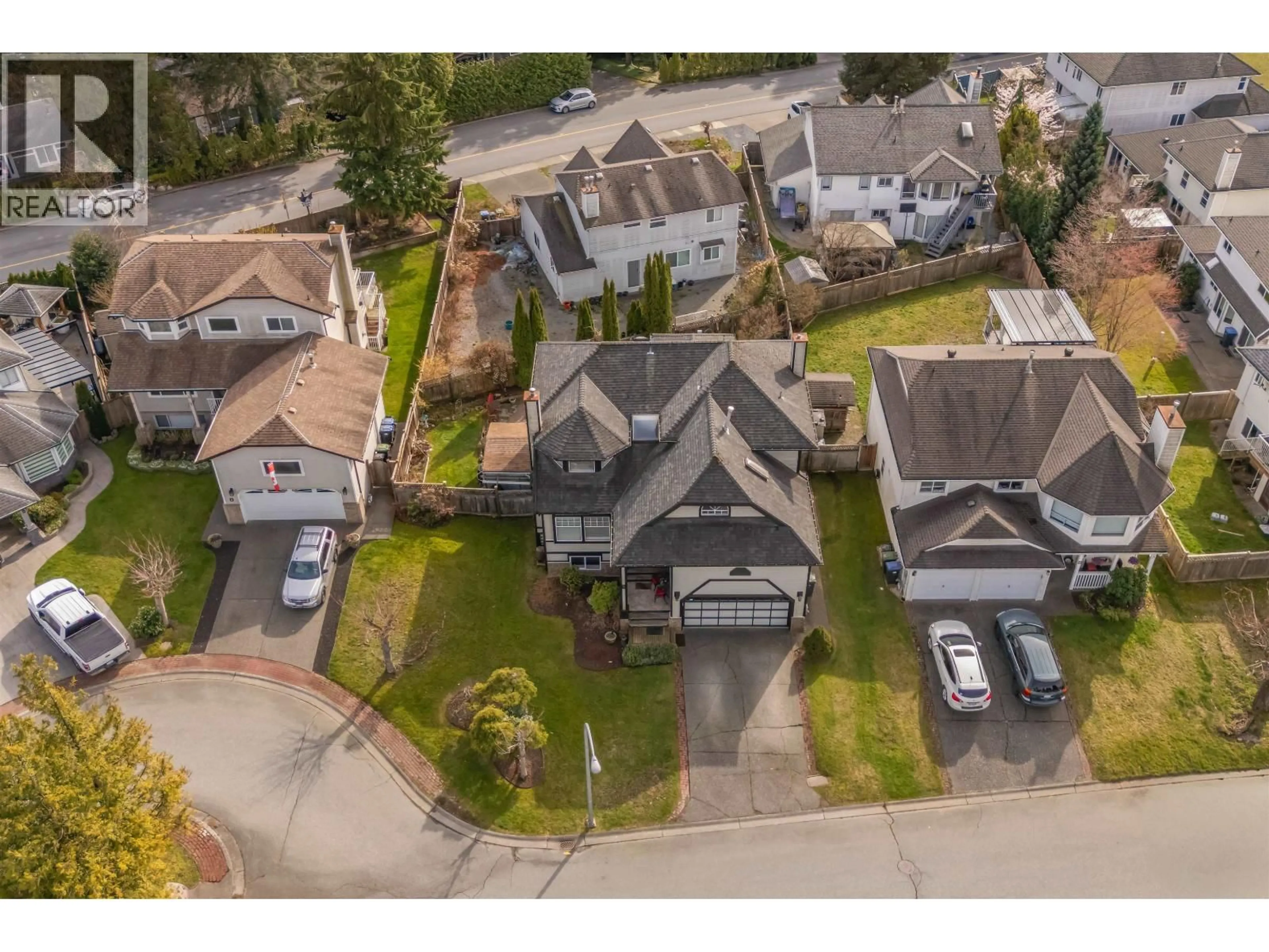 A pic from outside/outdoor area/front of a property/back of a property/a pic from drone, street for 3 SIMON FRASER COURT, Port Moody British Columbia V3H4S4