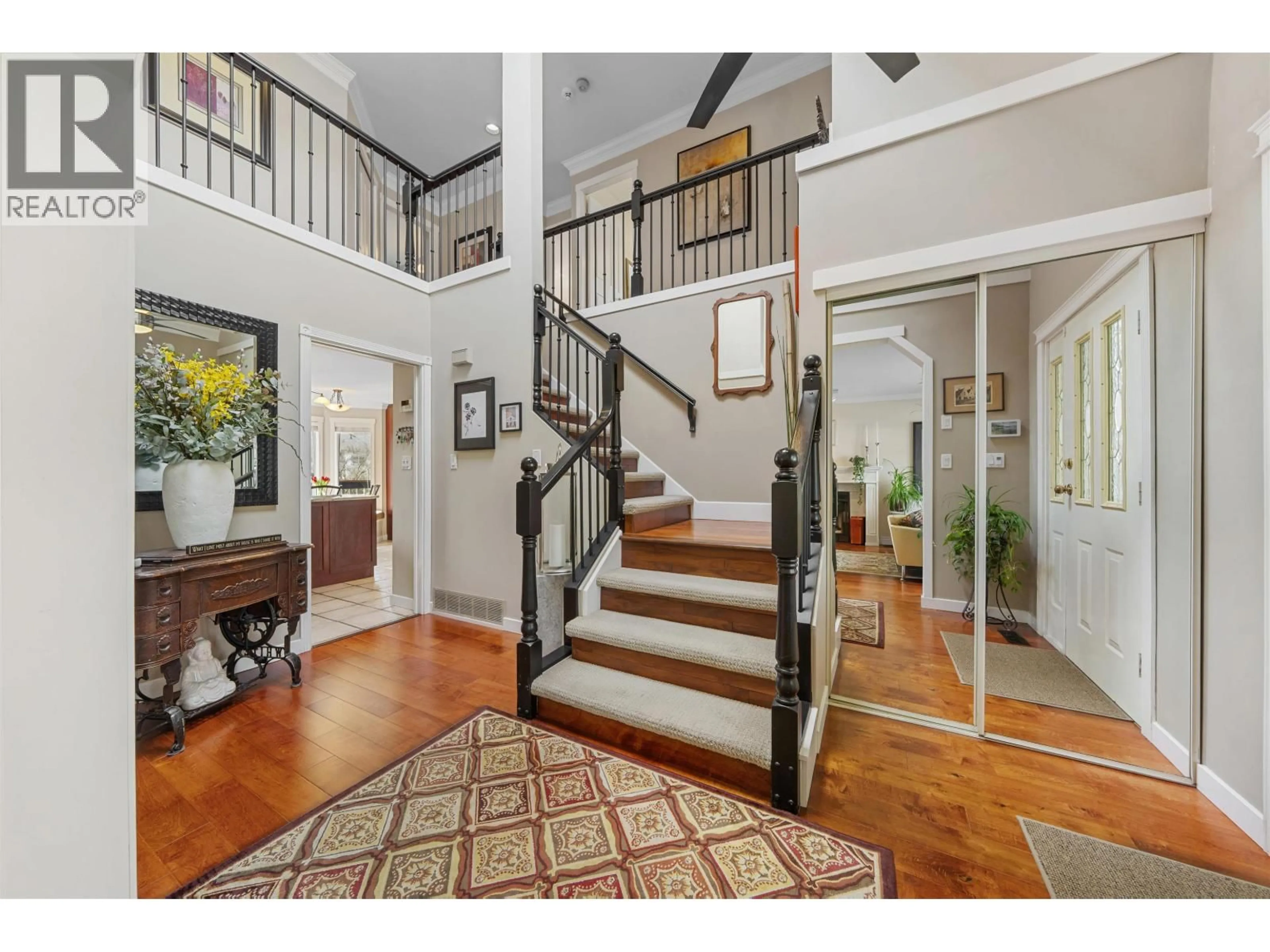 Indoor foyer for 3 SIMON FRASER COURT, Port Moody British Columbia V3H4S4
