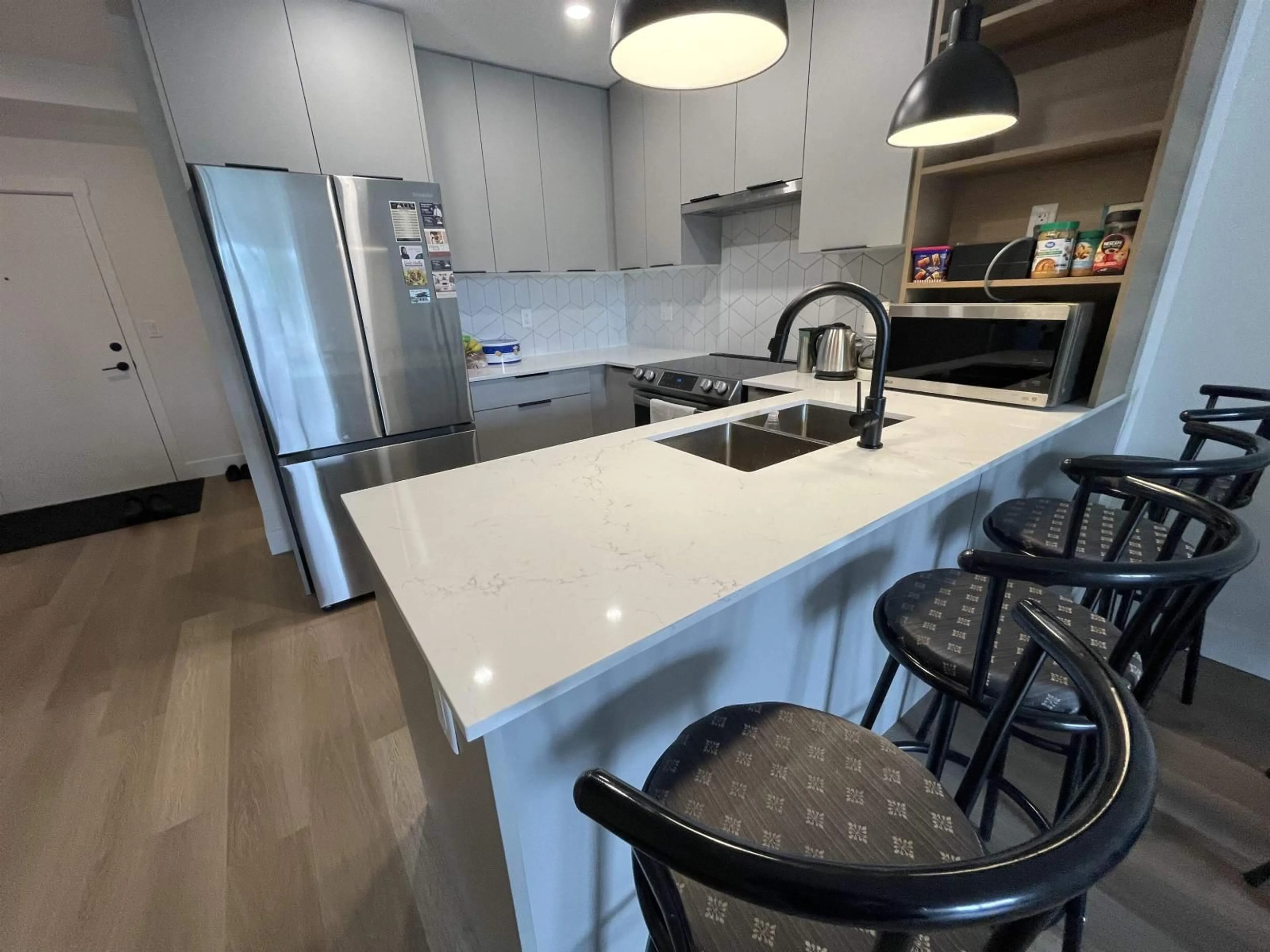 Open concept kitchen, ceramic/tile floor for 210 - 10778 138 STREET, Surrey British Columbia V3T0S5