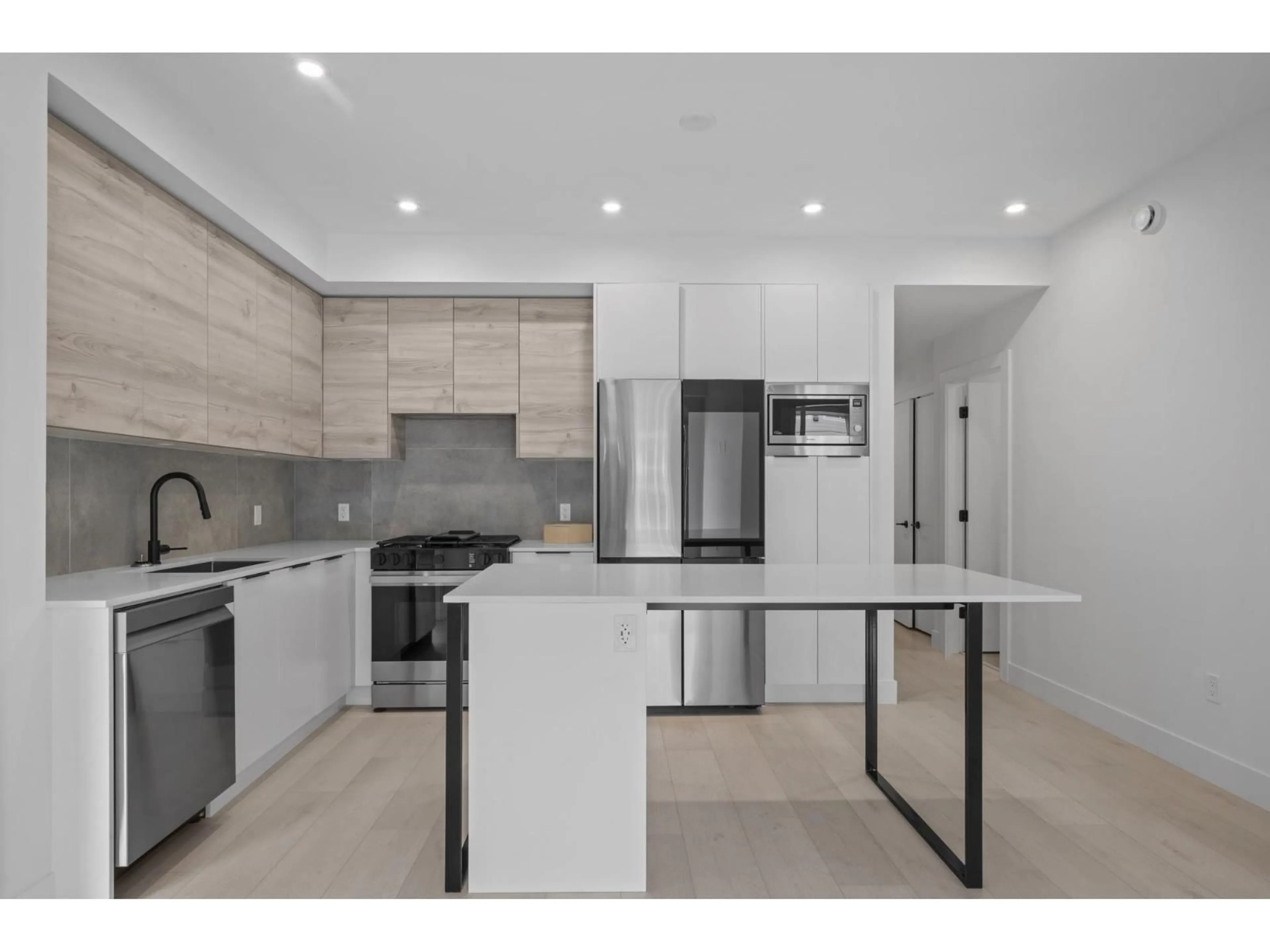 Open concept kitchen, unknown for 313 - 30490 CARDINAL AVENUE, Abbotsford British Columbia V3T1K6