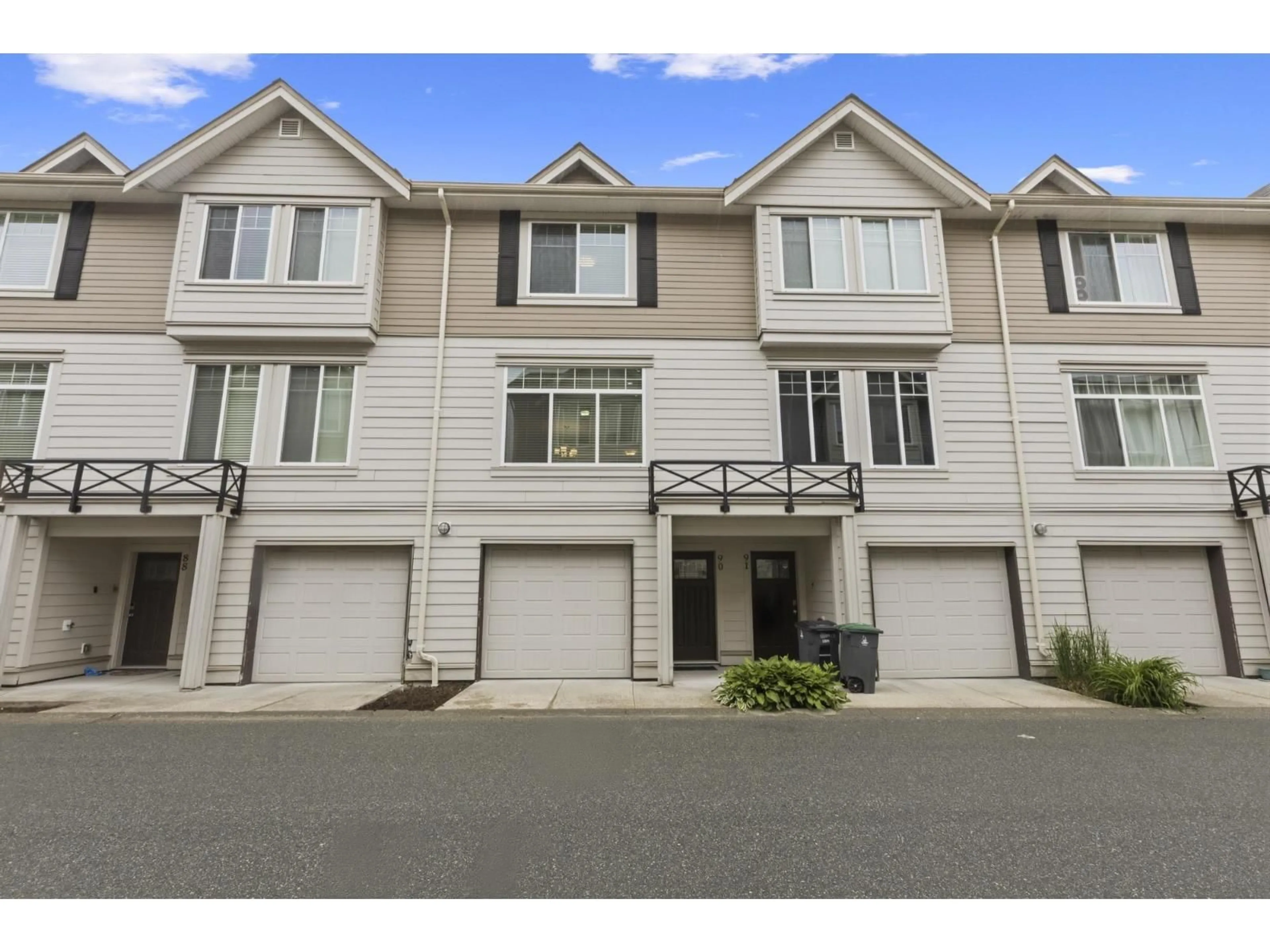 Unknown for 90 - 15399 GUILDFORD DRIVE, Surrey British Columbia V3R7C9