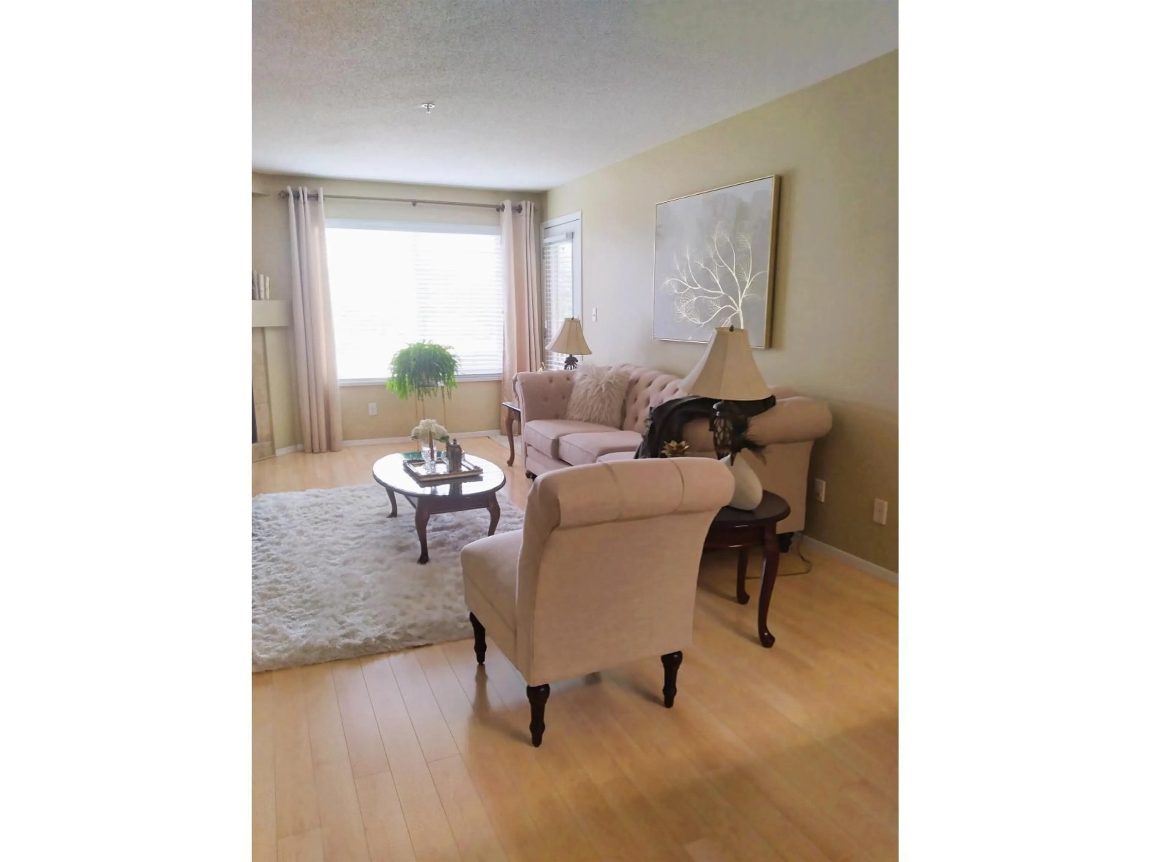 Living room with furniture, unknown for 301 - 2350 WESTERLY STREET, Abbotsford British Columbia V2T6T7