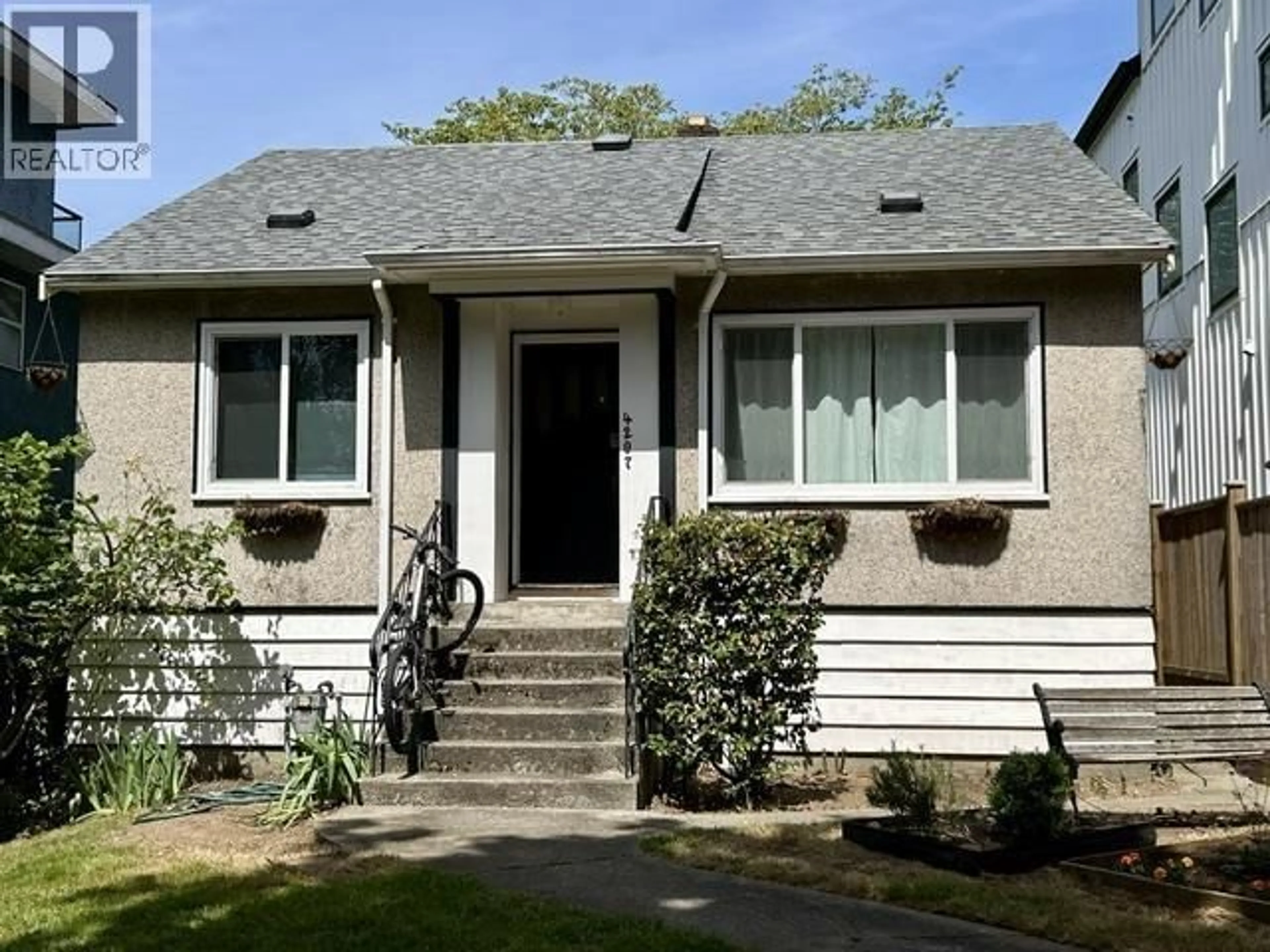 Unknown for 4207 15TH AVENUE, Vancouver British Columbia V6R3A7