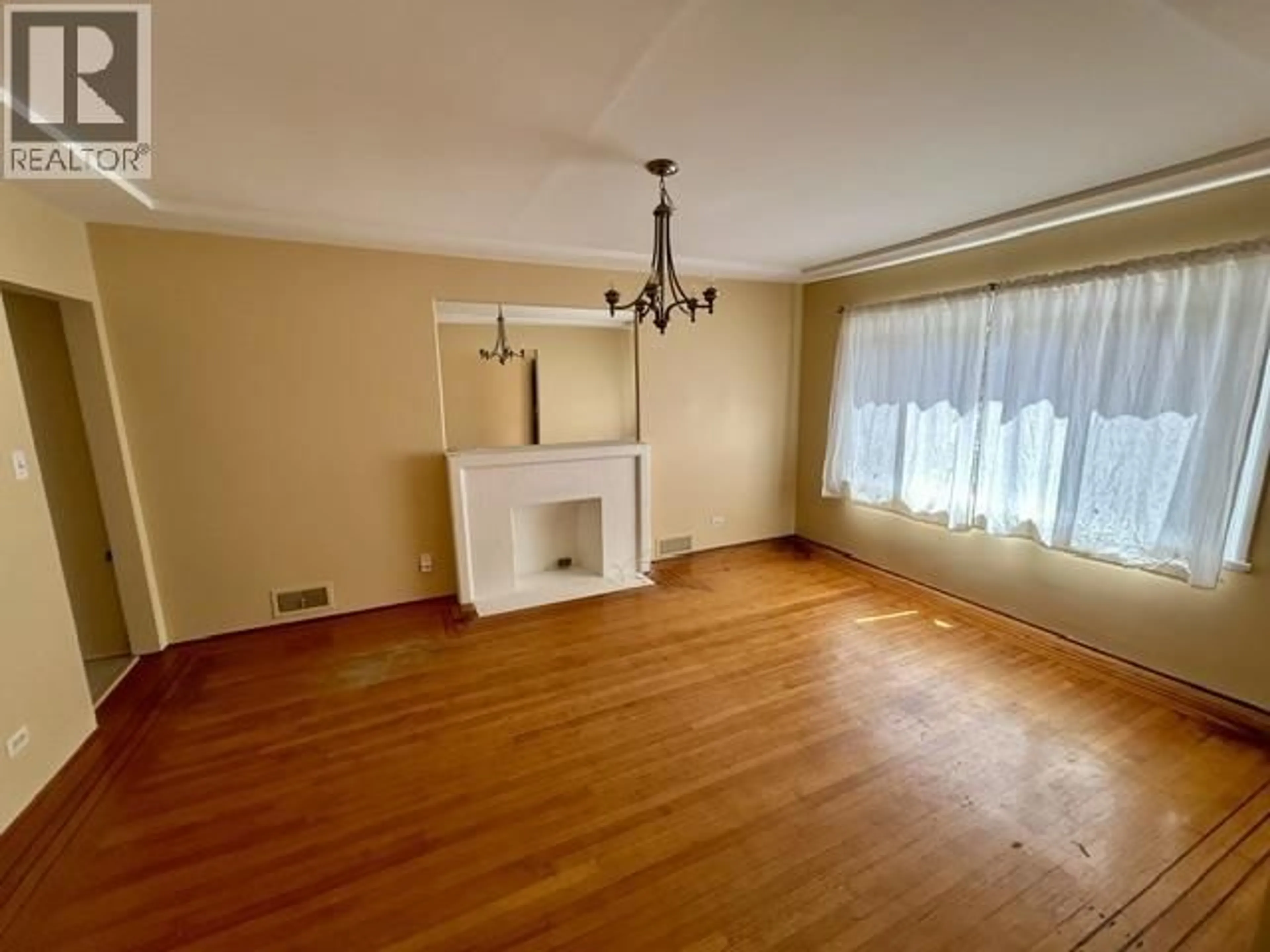Unknown for 4207 15TH AVENUE, Vancouver British Columbia V6R3A7